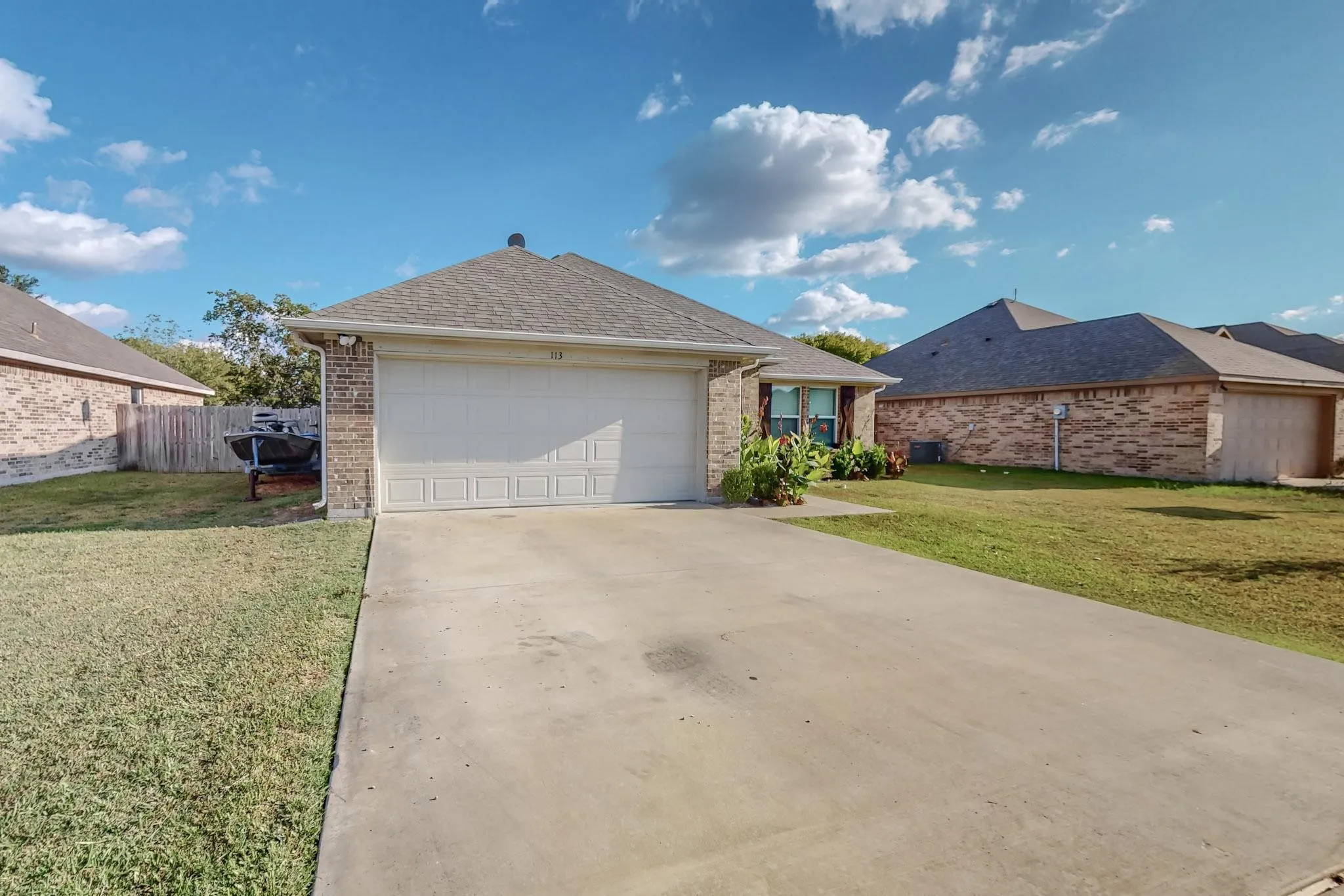 Single Family Residence For Sale in Ellis County , 113 Halifax Circle, Palmer, Texas 75152, 3 Bedrooms, 2 Bathrooms, 2 Garage spaces, 1,581 Sqft, built in 2017, Preowned, Price $290,000, mls#21122689, Real Estate Agent in Palmer, Homes For Sale in Ellis county, Homes For Sale in Palmer, Realtor in Palmer Texas, Real Estate Brokerage Independent Realty Texas, Luminita Cordes Realtor