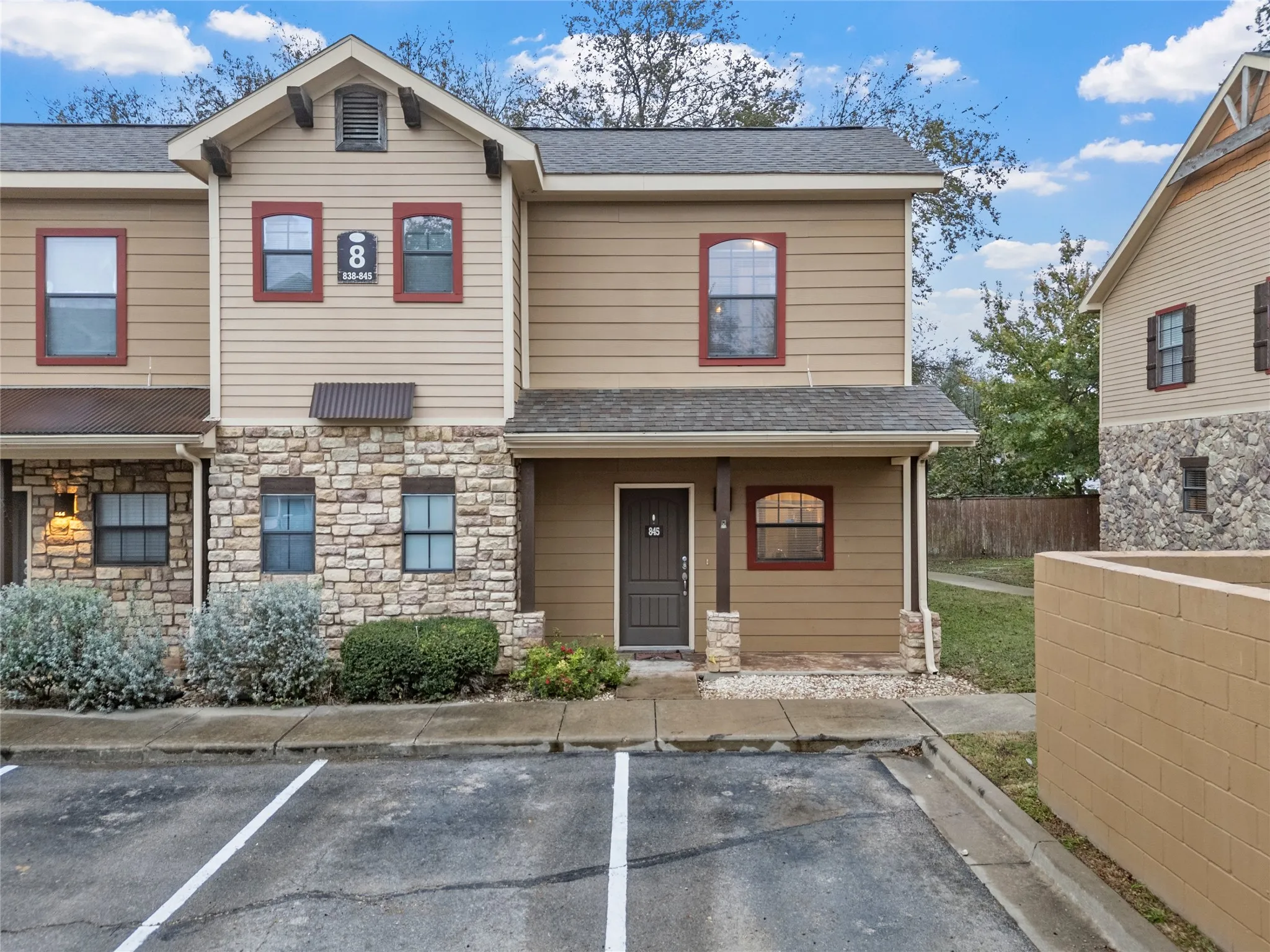 Condominium For Sale in Mc Lennan County , 2410 S 2nd Street 845, Waco, Texas 76706, 3 Bedroom, 3 Bathroom, Garage spaces, 1,206 Sqft, built in 2006, mls#21124509, Real Estate Agent in Waco, Homes For Sale in Mc Lennan county, Homes For Sale in Waco, Realtor in Waco Texas, Real Estate Brokerage Independent Realty Texas, Luminita Cordes Realtor