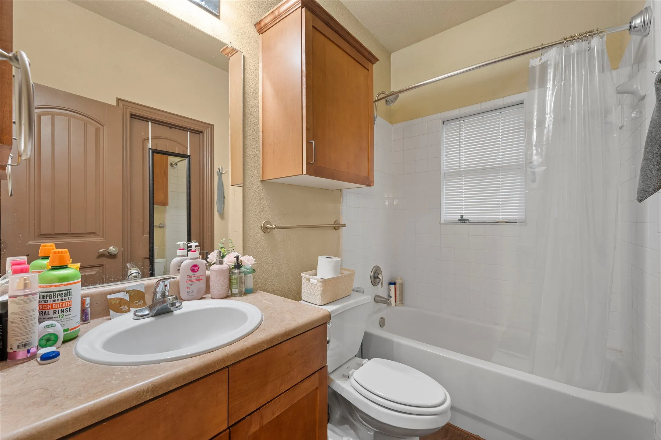 Full bath with shower / bath combo and vanity