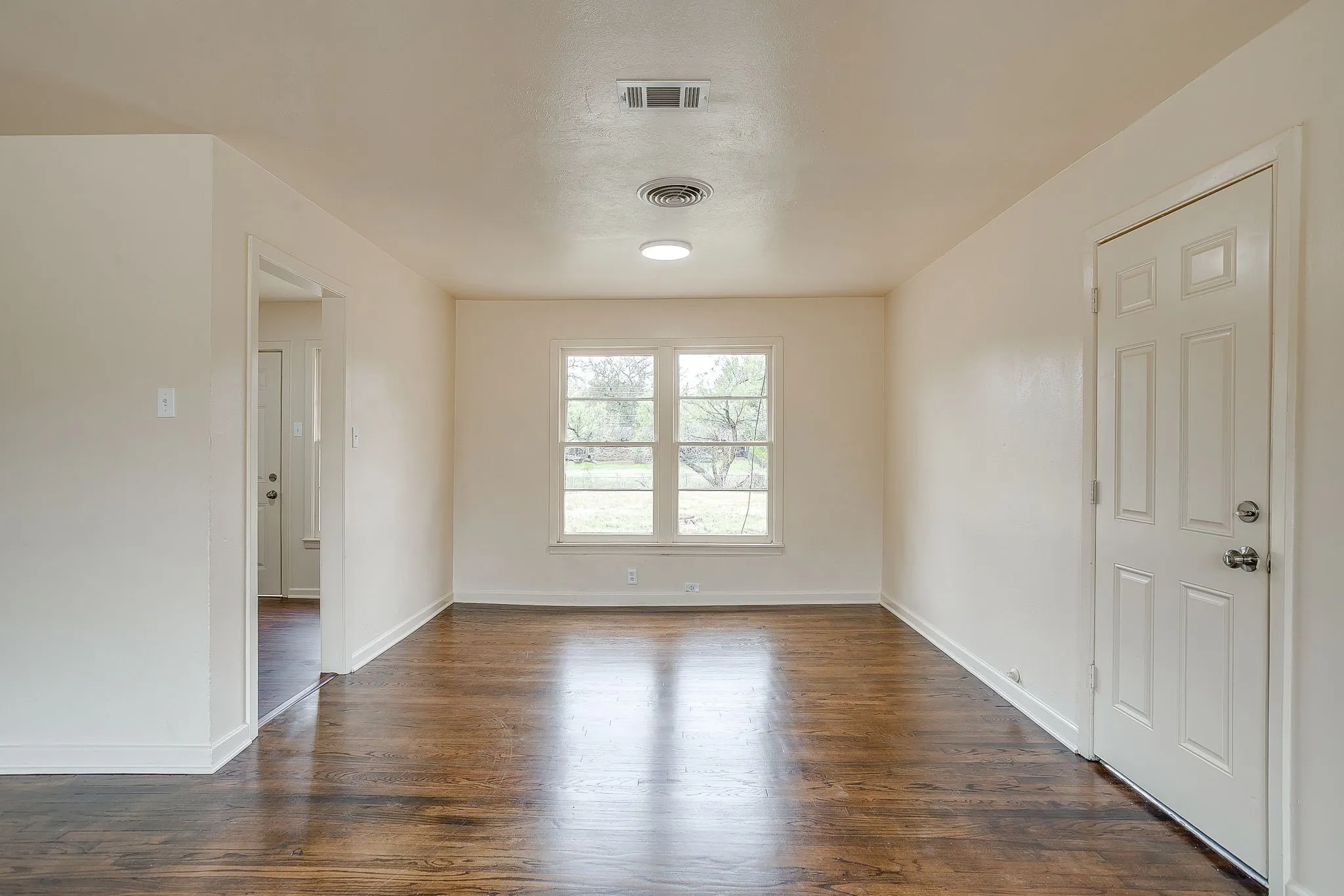 Single Family Residence For Rent in Tarrant County , 4315 Mackey Drive, North Richland Hills, Texas 76180, 3 Bedroom, 2 Bathroom, 2 Garage spaces, 1,421 Sqft, built in 1955, mls#21122173, Real Estate Agent in North Richland Hills, Homes For Rent in Tarrant county, Homes For Rent in North Richland Hills, Realtor in North Richland Hills Texas, Real Estate Brokerage Independent Realty Texas, Luminita Cordes Realtor