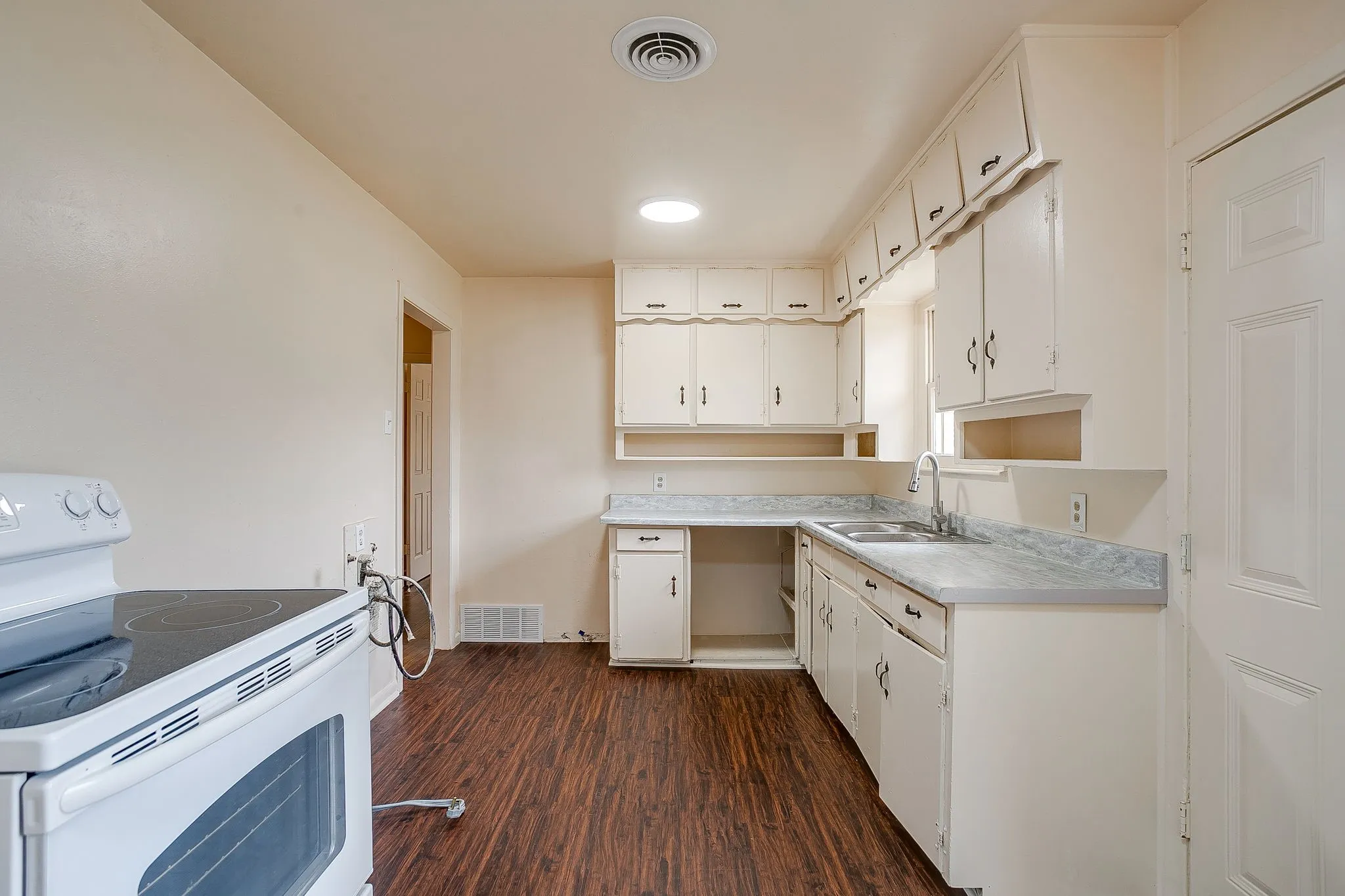Single Family Residence For Rent in Tarrant County , 4315 Mackey Drive, North Richland Hills, Texas 76180, 3 Bedroom, 2 Bathroom, 2 Garage spaces, 1,421 Sqft, built in 1955, mls#21122173, Real Estate Agent in North Richland Hills, Homes For Rent in Tarrant county, Homes For Rent in North Richland Hills, Realtor in North Richland Hills Texas, Real Estate Brokerage Independent Realty Texas, Luminita Cordes Realtor