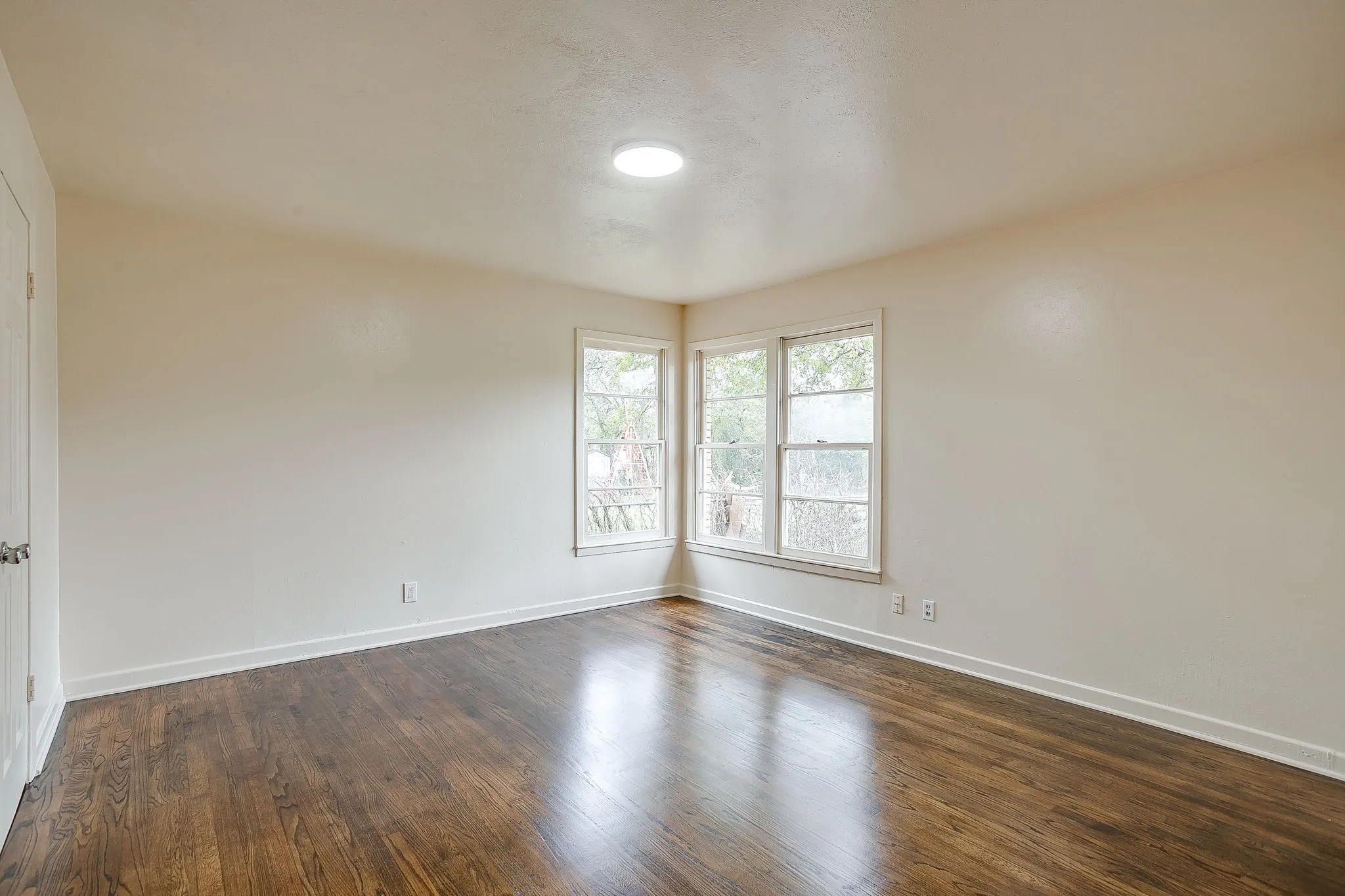 Single Family Residence For Rent in Tarrant County , 4315 Mackey Drive, North Richland Hills, Texas 76180, 3 Bedroom, 2 Bathroom, 2 Garage spaces, 1,421 Sqft, built in 1955, mls#21122173, Real Estate Agent in North Richland Hills, Homes For Rent in Tarrant county, Homes For Rent in North Richland Hills, Realtor in North Richland Hills Texas, Real Estate Brokerage Independent Realty Texas, Luminita Cordes Realtor
