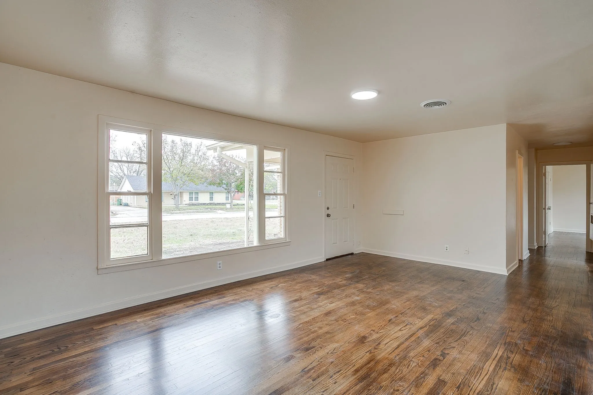 Single Family Residence For Rent in Tarrant County , 4315 Mackey Drive, North Richland Hills, Texas 76180, 3 Bedroom, 2 Bathroom, 2 Garage spaces, 1,421 Sqft, built in 1955, mls#21122173, Real Estate Agent in North Richland Hills, Homes For Rent in Tarrant county, Homes For Rent in North Richland Hills, Realtor in North Richland Hills Texas, Real Estate Brokerage Independent Realty Texas, Luminita Cordes Realtor