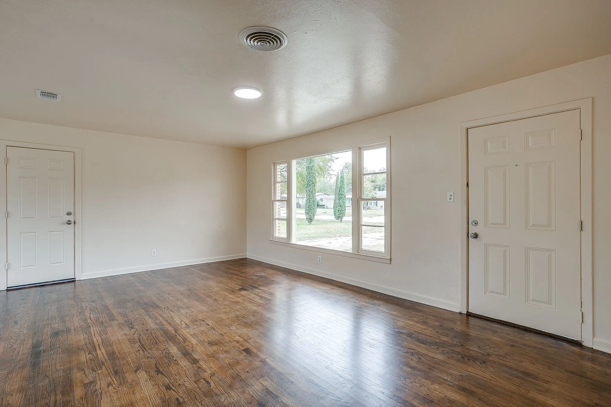 Single Family Residence For Rent in Tarrant County , 4315 Mackey Drive, North Richland Hills, Texas 76180, 3 Bedroom, 2 Bathroom, 2 Garage spaces, 1,421 Sqft, built in 1955, mls#21122173, Real Estate Agent in North Richland Hills, Homes For Rent in Tarrant county, Homes For Rent in North Richland Hills, Realtor in North Richland Hills Texas, Real Estate Brokerage Independent Realty Texas, Luminita Cordes Realtor