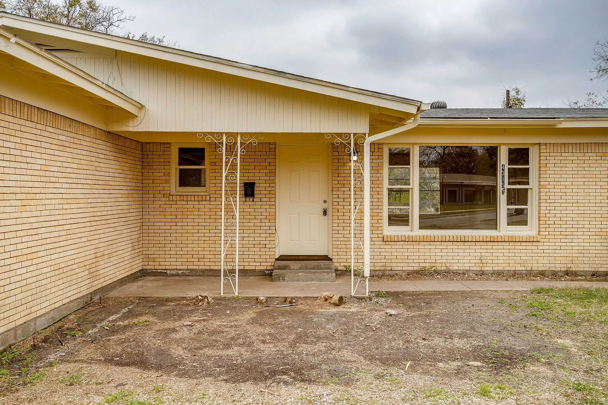 Single Family Residence For Rent in Tarrant County , 4315 Mackey Drive, North Richland Hills, Texas 76180, 3 Bedroom, 2 Bathroom, 2 Garage spaces, 1,421 Sqft, built in 1955, mls#21122173, Real Estate Agent in North Richland Hills, Homes For Rent in Tarrant county, Homes For Rent in North Richland Hills, Realtor in North Richland Hills Texas, Real Estate Brokerage Independent Realty Texas, Luminita Cordes Realtor
