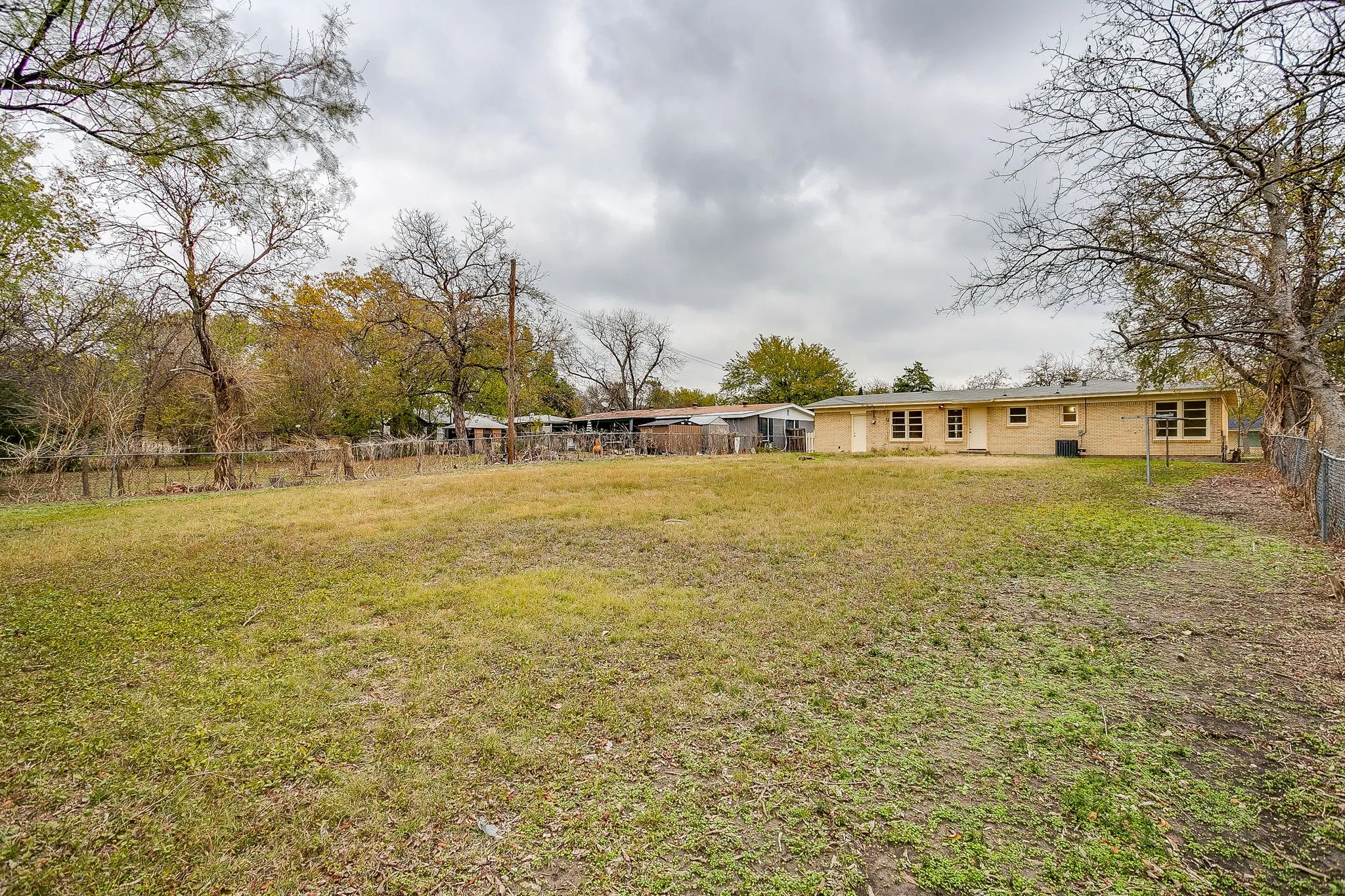 Single Family Residence For Rent in Tarrant County , 4315 Mackey Drive, North Richland Hills, Texas 76180, 3 Bedroom, 2 Bathroom, 2 Garage spaces, 1,421 Sqft, built in 1955, mls#21122173, Real Estate Agent in North Richland Hills, Homes For Rent in Tarrant county, Homes For Rent in North Richland Hills, Realtor in North Richland Hills Texas, Real Estate Brokerage Independent Realty Texas, Luminita Cordes Realtor