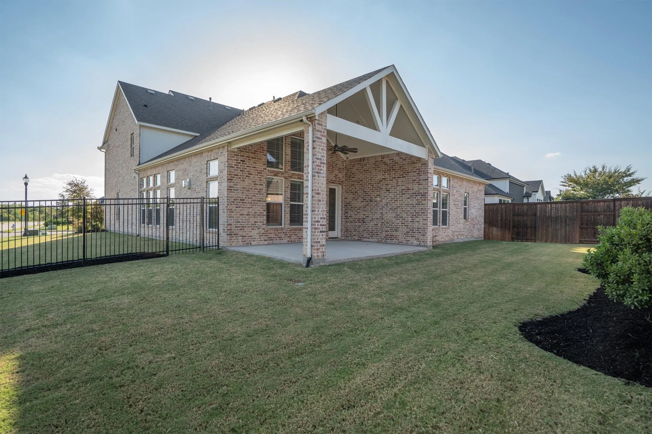 Single Family Residence For Sale in Denton County , 4200 Coopwood Drive, Prosper, Texas 75078, 5 Bedrooms, 6 Bathrooms, 3 Garage spaces, 3,879 Sqft, built in 2021, Preowned, Price $1,075,000, mls#21116267, Real Estate Agent in Prosper, Homes For Sale in Denton county, Homes For Sale in Prosper, Realtor in Prosper Texas, Real Estate Brokerage Independent Realty Texas, Luminita Cordes Realtor