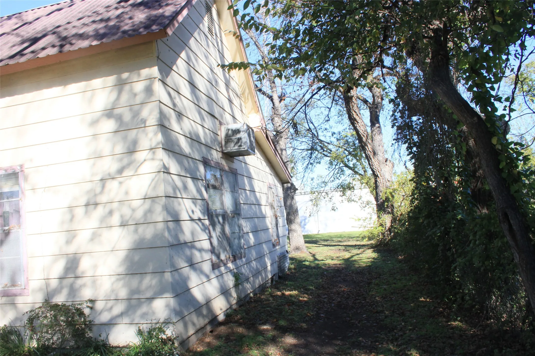 Business For Sale in San Saba County , 101 E Commerce, San Saba, Texas 76877, 0, 0, Garage spaces, 0 Sqft, built in 1950, Preowned, mls#21126539, Real Estate Agent in San Saba, Homes For Sale in San Saba county, Homes For Sale in San Saba, Realtor in San Saba Texas, Real Estate Brokerage Independent Realty Texas, Luminita Cordes Realtor