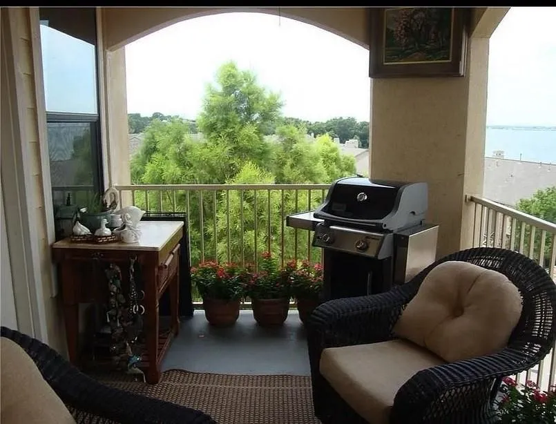 Balcony with area for grilling