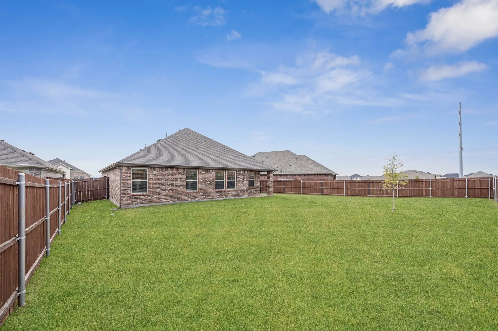 Single Family Residence For Sale in Collin County , 645 Blissful Bend, Lavon, Texas 75166, 4 Bedroom, 2 Bathroom, 2 Garage spaces, 1,592 Sqft, built in 2023, Preowned, mls#21122870, Real Estate Agent in Lavon, Homes For Sale in Collin county, Homes For Sale in Lavon, Realtor in Lavon Texas, Real Estate Brokerage Independent Realty Texas, Luminita Cordes Realtor