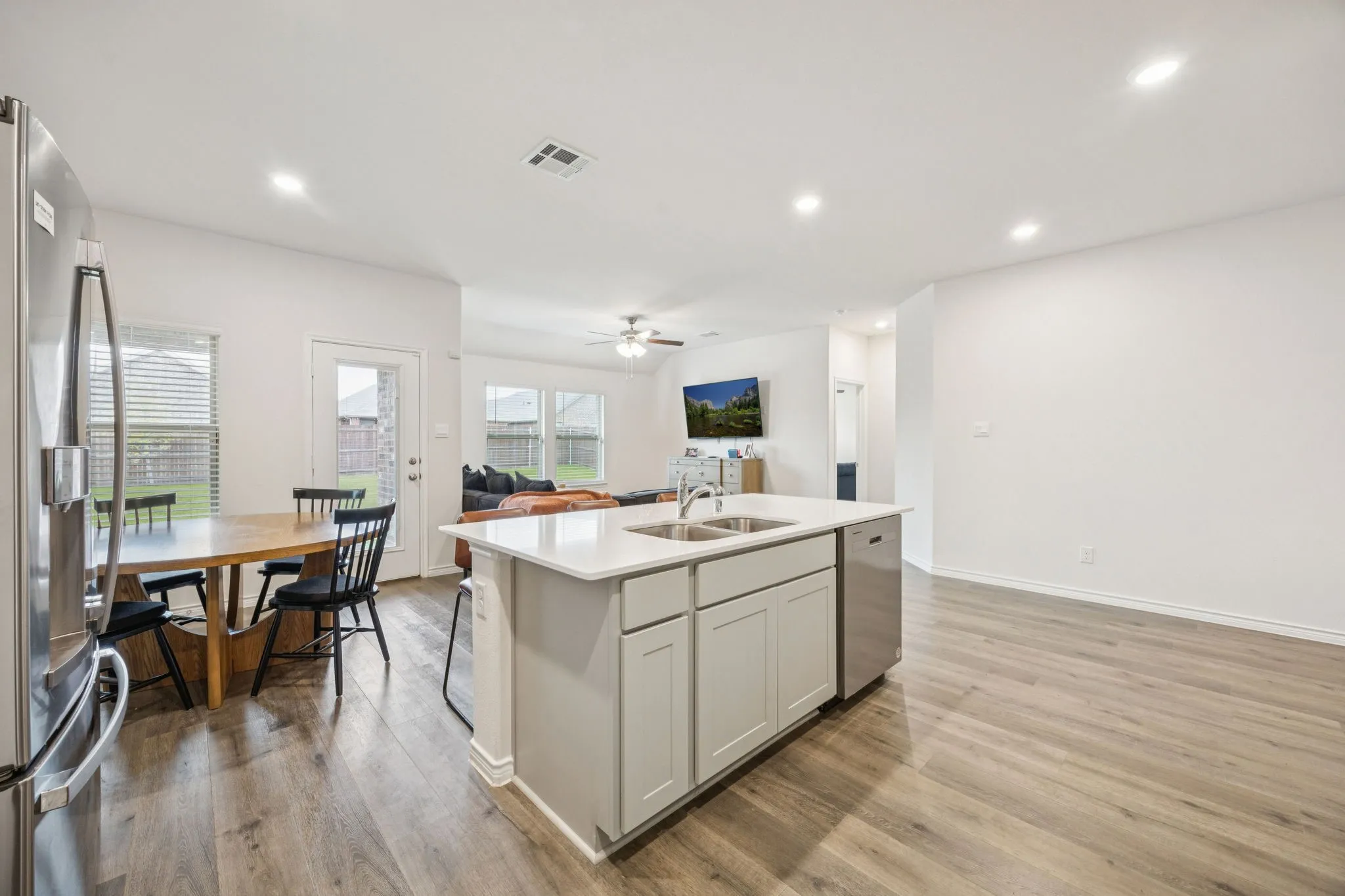 Single Family Residence For Sale in Collin County , 645 Blissful Bend, Lavon, Texas 75166, 4 Bedroom, 2 Bathroom, 2 Garage spaces, 1,592 Sqft, built in 2023, Preowned, mls#21122870, Real Estate Agent in Lavon, Homes For Sale in Collin county, Homes For Sale in Lavon, Realtor in Lavon Texas, Real Estate Brokerage Independent Realty Texas, Luminita Cordes Realtor