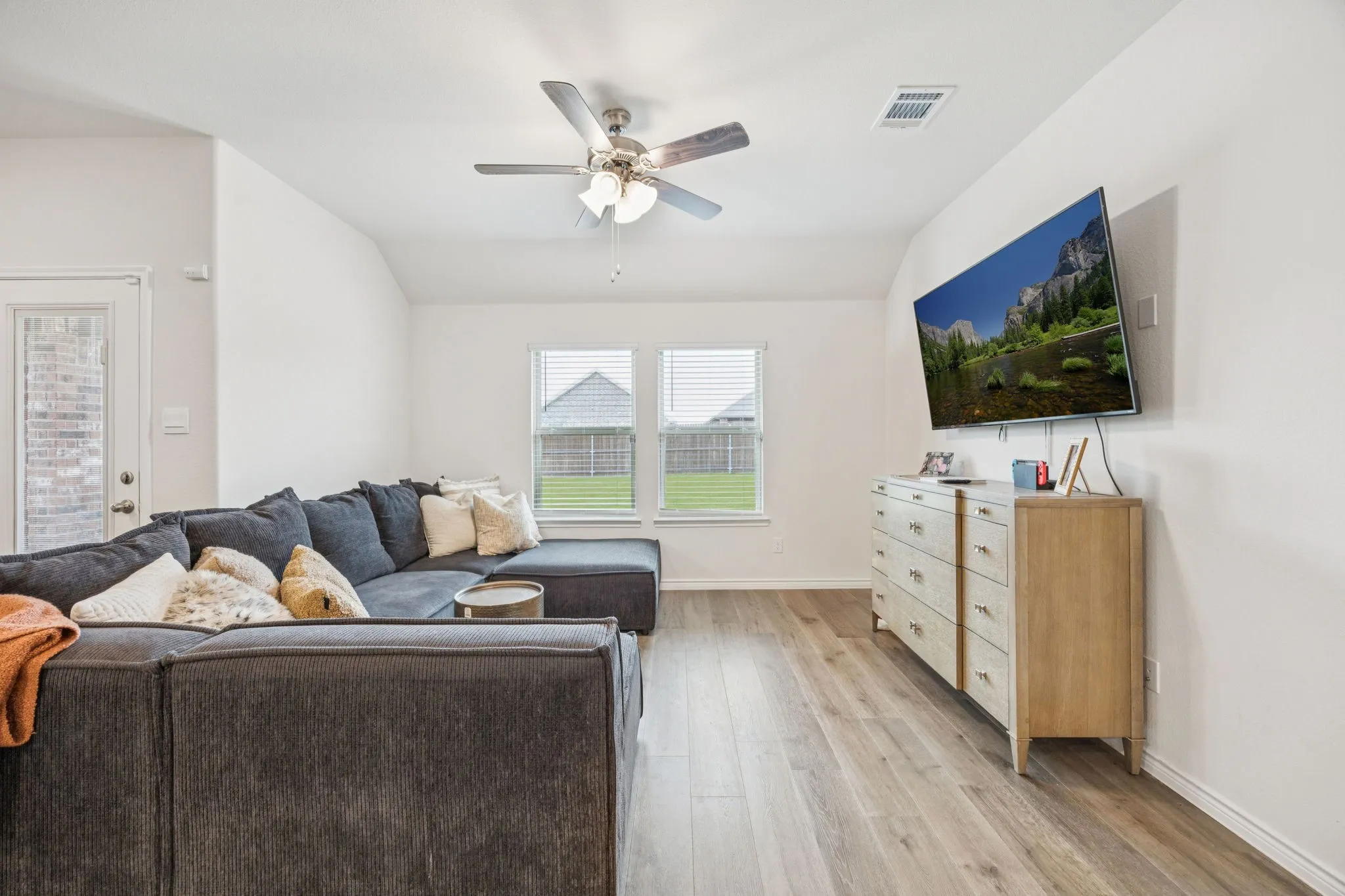 Single Family Residence For Sale in Collin County , 645 Blissful Bend, Lavon, Texas 75166, 4 Bedroom, 2 Bathroom, 2 Garage spaces, 1,592 Sqft, built in 2023, Preowned, mls#21122870, Real Estate Agent in Lavon, Homes For Sale in Collin county, Homes For Sale in Lavon, Realtor in Lavon Texas, Real Estate Brokerage Independent Realty Texas, Luminita Cordes Realtor