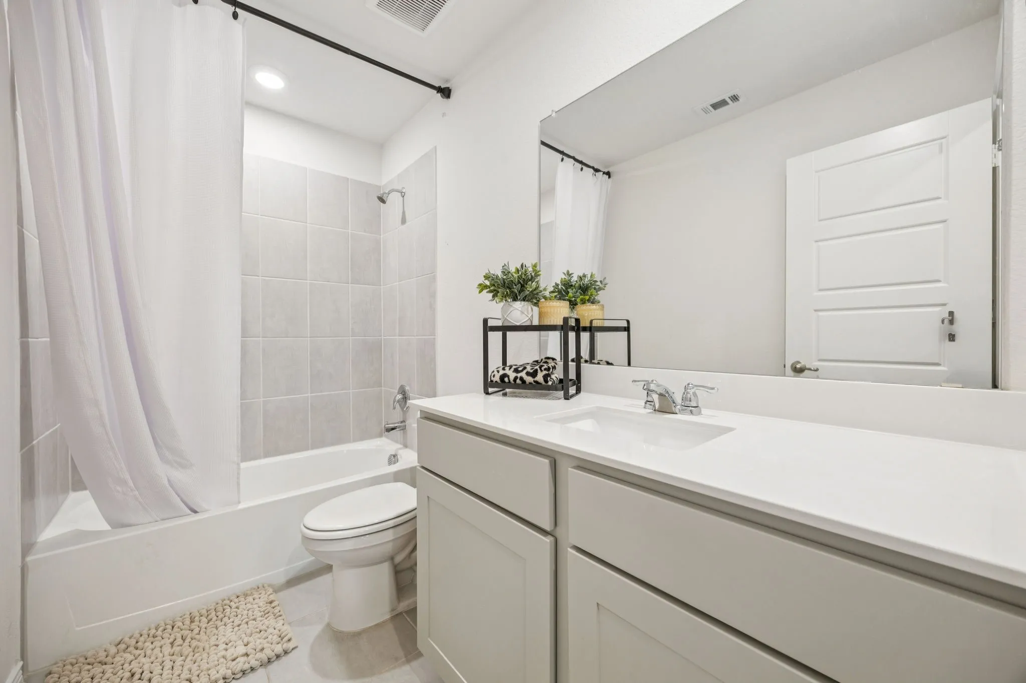 Single Family Residence For Sale in Collin County , 645 Blissful Bend, Lavon, Texas 75166, 4 Bedroom, 2 Bathroom, 2 Garage spaces, 1,592 Sqft, built in 2023, Preowned, mls#21122870, Real Estate Agent in Lavon, Homes For Sale in Collin county, Homes For Sale in Lavon, Realtor in Lavon Texas, Real Estate Brokerage Independent Realty Texas, Luminita Cordes Realtor