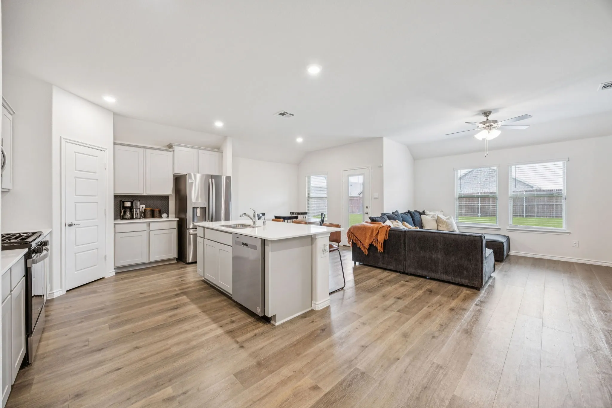 Single Family Residence For Sale in Collin County , 645 Blissful Bend, Lavon, Texas 75166, 4 Bedroom, 2 Bathroom, 2 Garage spaces, 1,592 Sqft, built in 2023, Preowned, mls#21122870, Real Estate Agent in Lavon, Homes For Sale in Collin county, Homes For Sale in Lavon, Realtor in Lavon Texas, Real Estate Brokerage Independent Realty Texas, Luminita Cordes Realtor