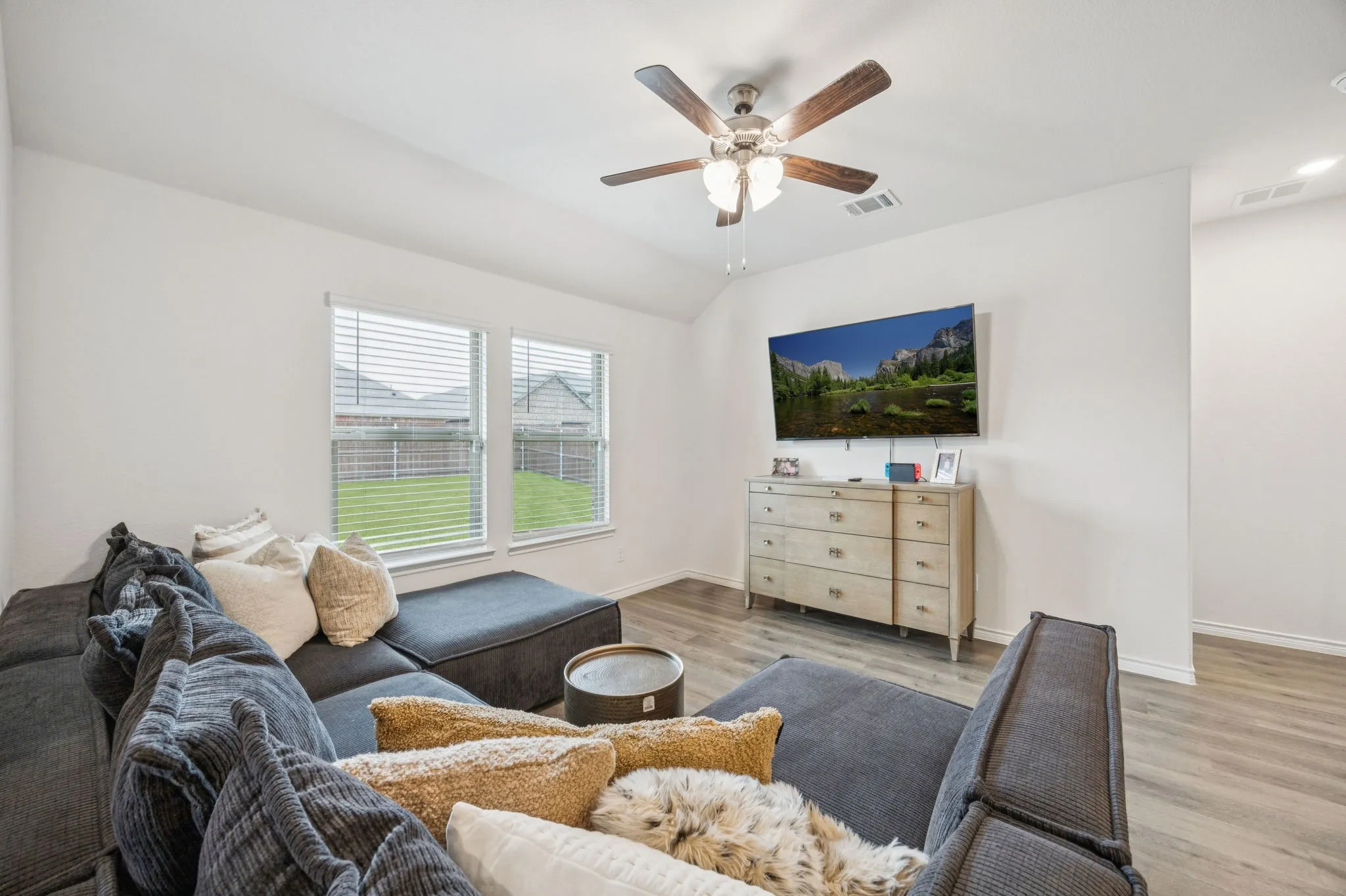 Single Family Residence For Sale in Collin County , 645 Blissful Bend, Lavon, Texas 75166, 4 Bedroom, 2 Bathroom, 2 Garage spaces, 1,592 Sqft, built in 2023, Preowned, mls#21122870, Real Estate Agent in Lavon, Homes For Sale in Collin county, Homes For Sale in Lavon, Realtor in Lavon Texas, Real Estate Brokerage Independent Realty Texas, Luminita Cordes Realtor