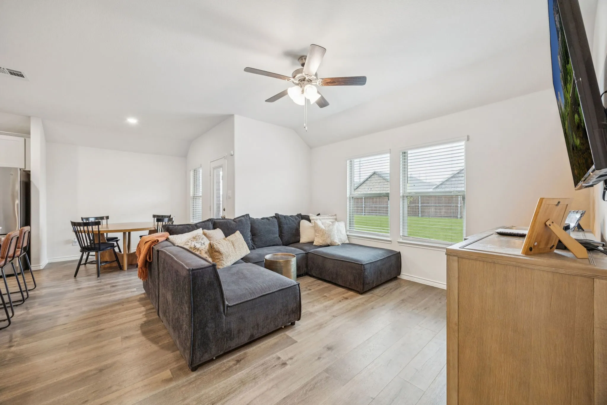 Single Family Residence For Sale in Collin County , 645 Blissful Bend, Lavon, Texas 75166, 4 Bedroom, 2 Bathroom, 2 Garage spaces, 1,592 Sqft, built in 2023, Preowned, mls#21122870, Real Estate Agent in Lavon, Homes For Sale in Collin county, Homes For Sale in Lavon, Realtor in Lavon Texas, Real Estate Brokerage Independent Realty Texas, Luminita Cordes Realtor