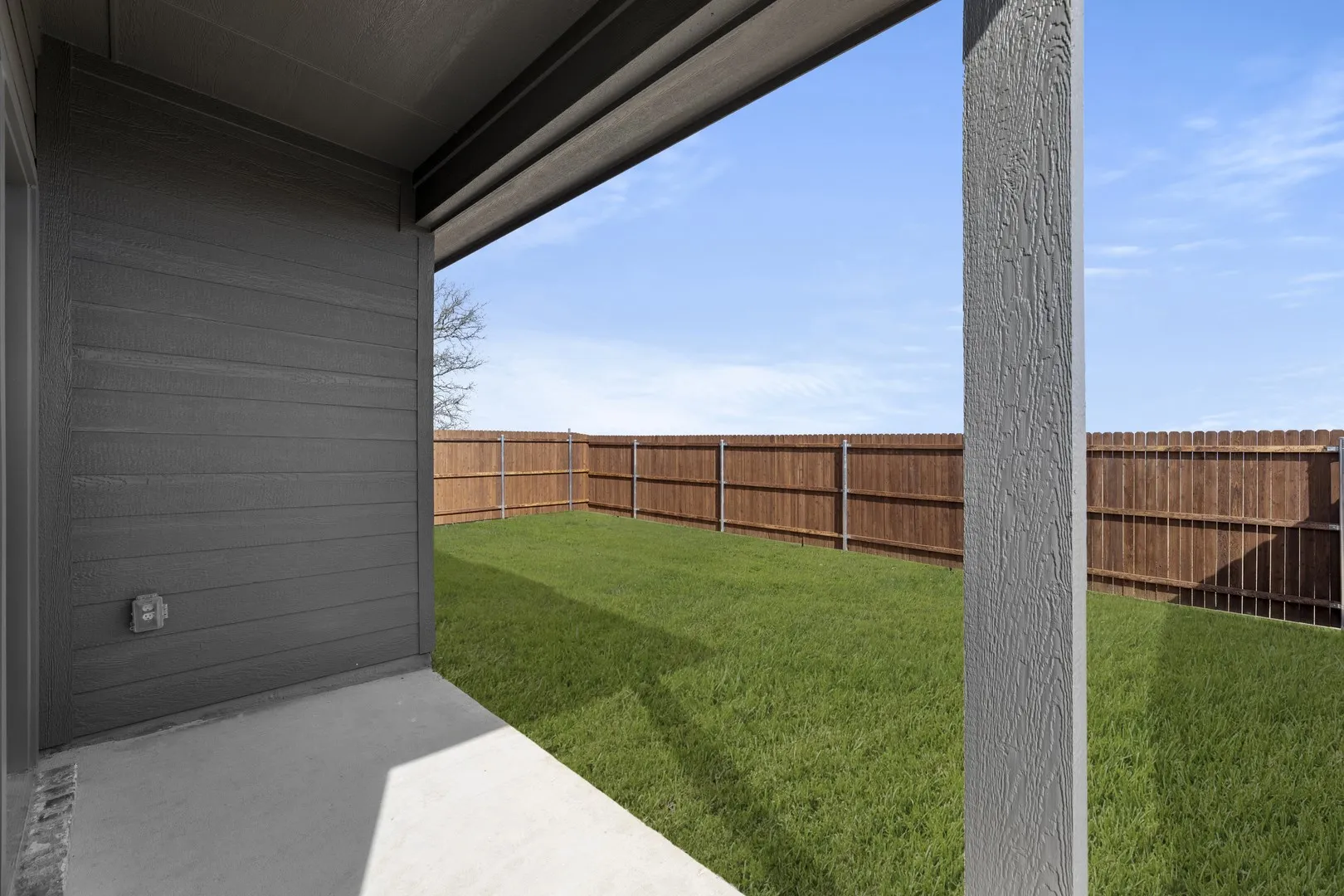 25. 8216 Kingfisher - Patio