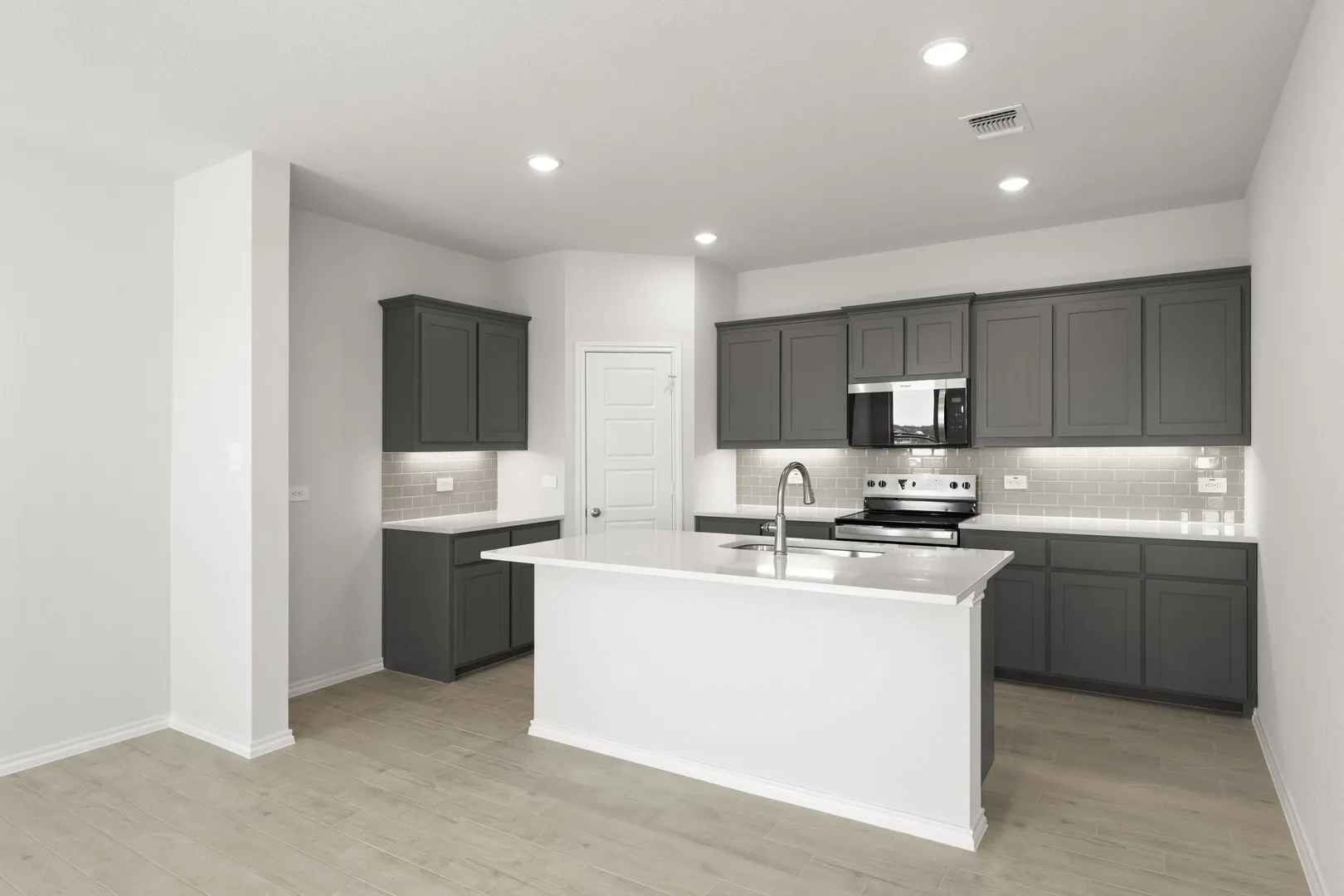 12. 8216 Kingfisher - Kitchen (2)