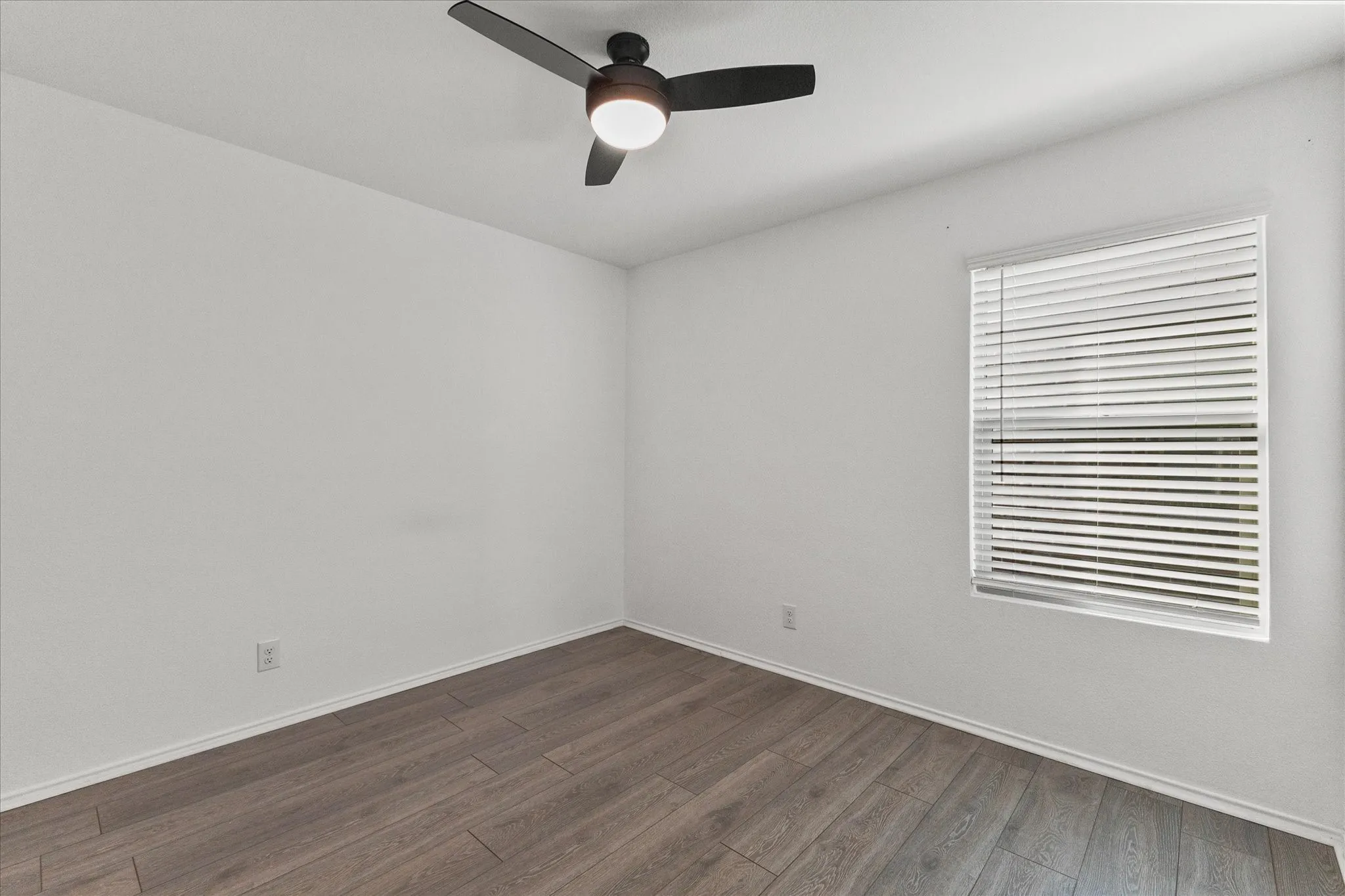 Single Family Residence For Sale in Kaufman County , 1937 Aves Glen Lane, Forney, Texas 75126, 3 Bedroom, 2 Bathroom, 2 Garage spaces, 1,260 Sqft, built in 2024, Preowned, Price $219,900, mls#21124977, Real Estate Agent in Forney, Homes For Sale in Kaufman county, Homes For Sale in Forney, Realtor in Forney Texas, Real Estate Brokerage Independent Realty Texas, Luminita Cordes Realtor