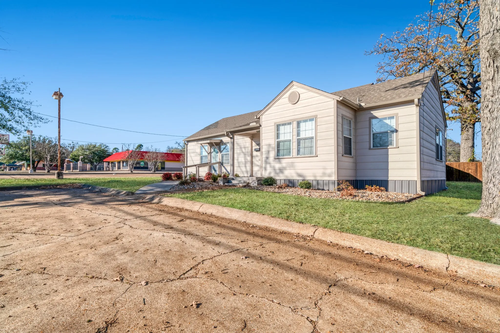 Office For Sale in Lamar County , 1249 Lamar Avenue, Paris, Texas 75460, 0, 0, Garage spaces, 0 Sqft, built in 1930, Preowned, Price $239,900, mls#21124998, Real Estate Agent in Paris, Homes For Sale in Lamar county, Homes For Sale in Paris, Realtor in Paris Texas, Real Estate Brokerage Independent Realty Texas, Luminita Cordes Realtor