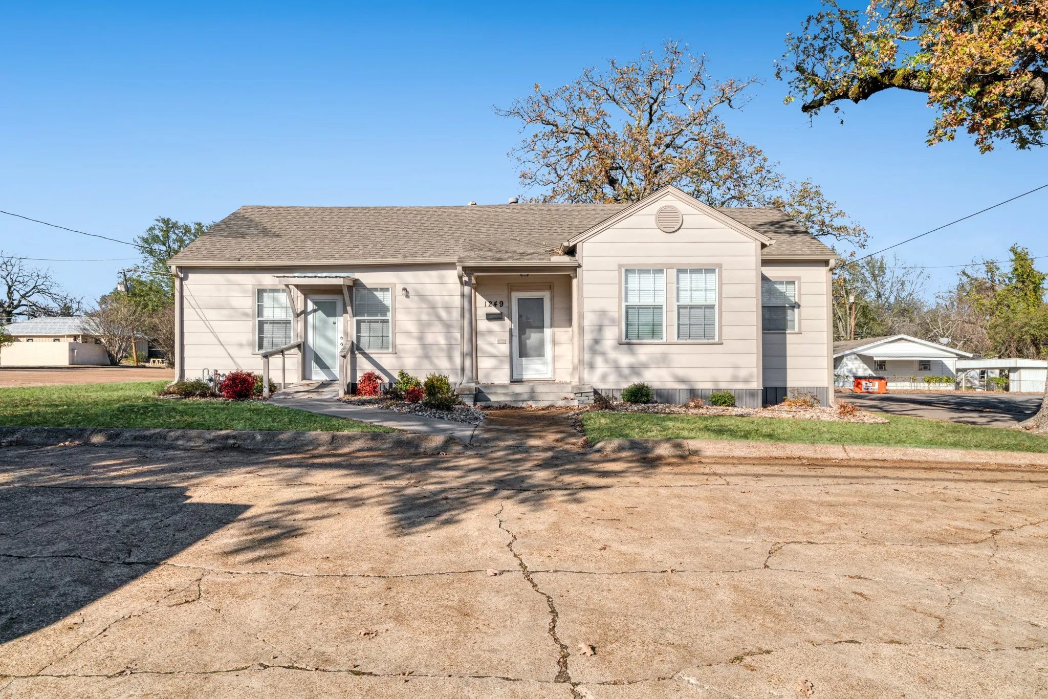 Office For Sale in Lamar County , 1249 Lamar Avenue, Paris, Texas 75460, 0, 0, Garage spaces, 0 Sqft, built in 1930, Preowned, Price $239,900, mls#21124998, Real Estate Agent in Paris, Homes For Sale in Lamar county, Homes For Sale in Paris, Realtor in Paris Texas, Real Estate Brokerage Independent Realty Texas, Luminita Cordes Realtor