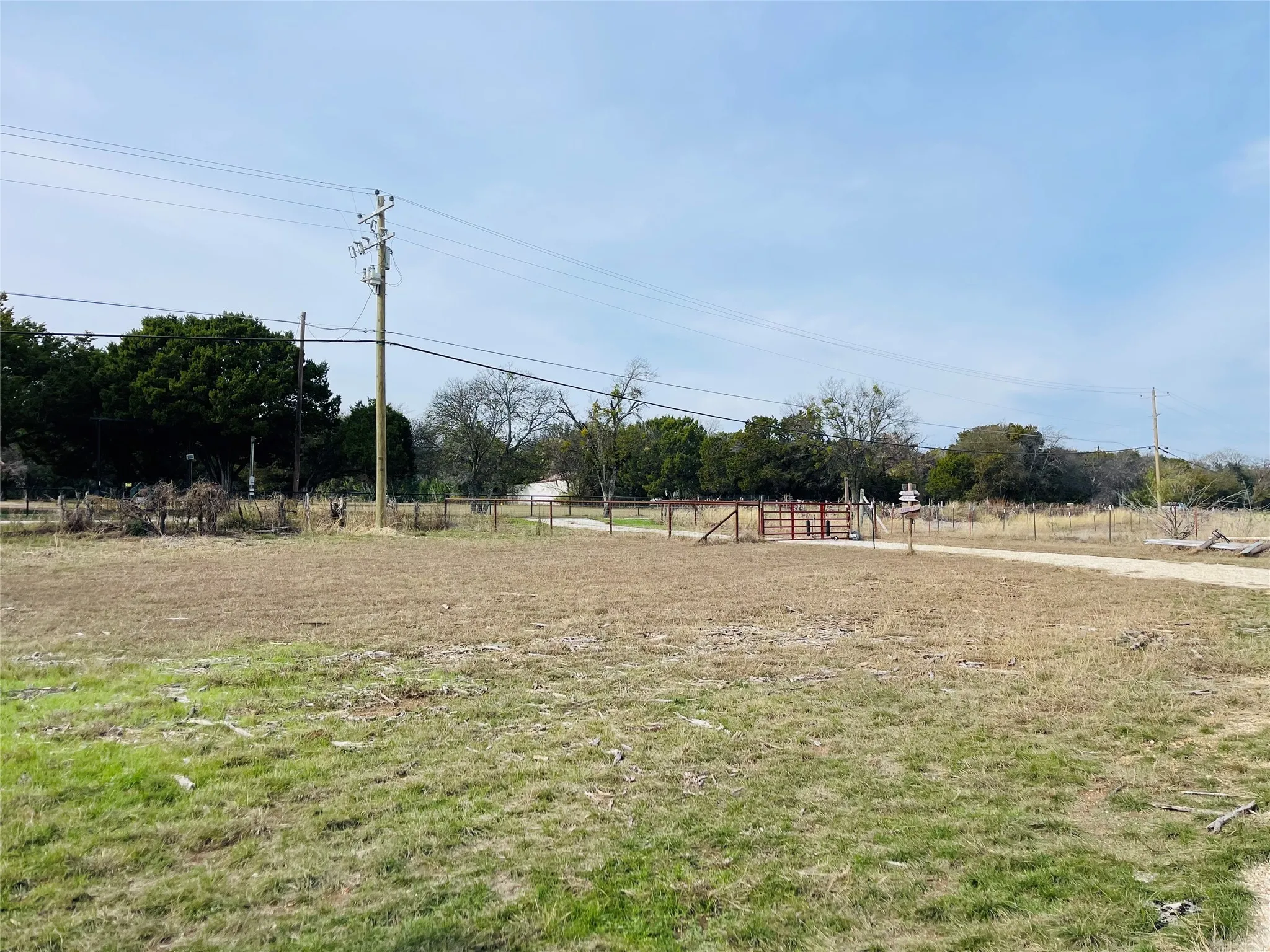 Farm For Sale in Hill County , 214 Cedar Creek Park Road, Whitney, Texas 76692, 1 Bedroom, 1 Bathroom, Garage spaces, 640 Sqft, built in 0, Price $345,000, mls#21123199, Real Estate Agent in Whitney, Homes For Sale in Hill county, Homes For Sale in Whitney, Realtor in Whitney Texas, Real Estate Brokerage Independent Realty Texas, Luminita Cordes Realtor