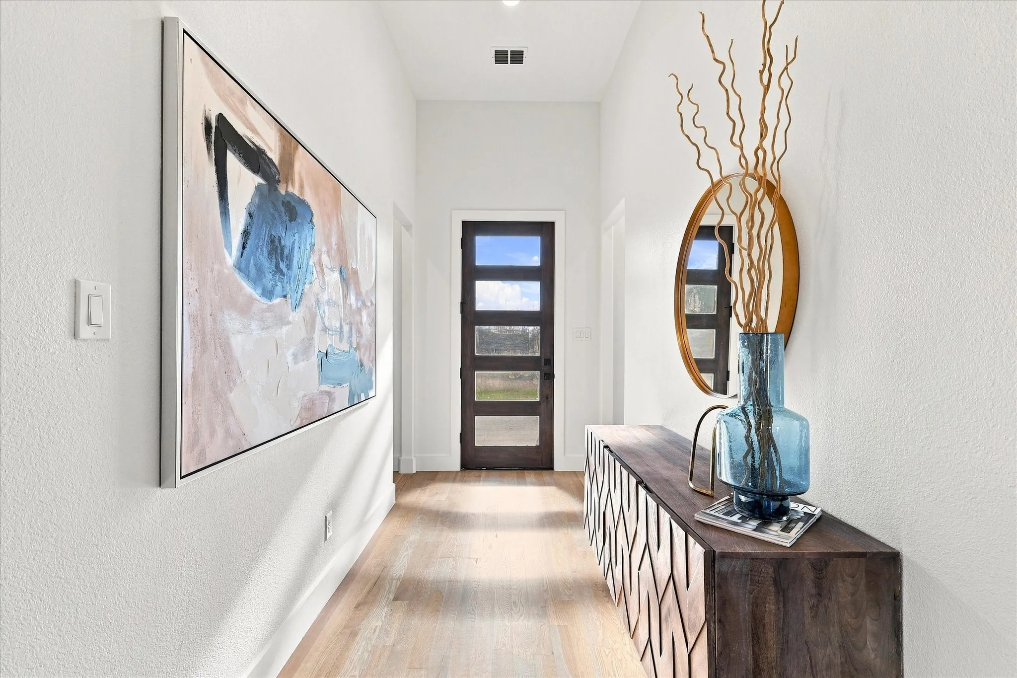 Enter to natural light but no wasted space!