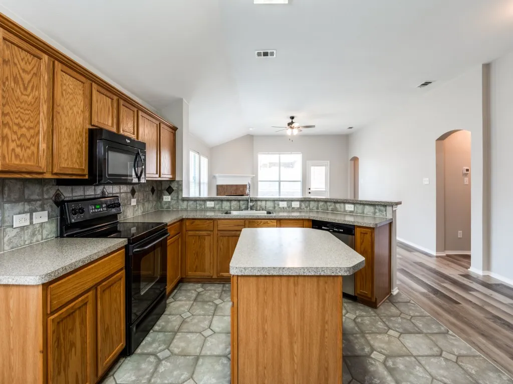 Single Family Residence For Rent in Collin County , 6817 Columbia Falls Drive, Mc Kinney, Texas 75070, 3 Bedrooms, 2 Bathrooms, 2 Garage spaces, 1,854 Sqft, built in 2003, Price $2,300, mls#21125688, Real Estate Agent in Mc Kinney, Homes For Rent in Collin county, Homes For Rent in Mc Kinney, Realtor in Mc Kinney Texas, Real Estate Brokerage Independent Realty Texas, Luminita Cordes Realtor