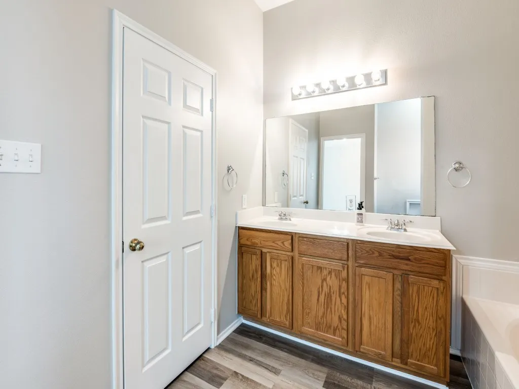 Owner&#039;s bathroom with large walk in closet