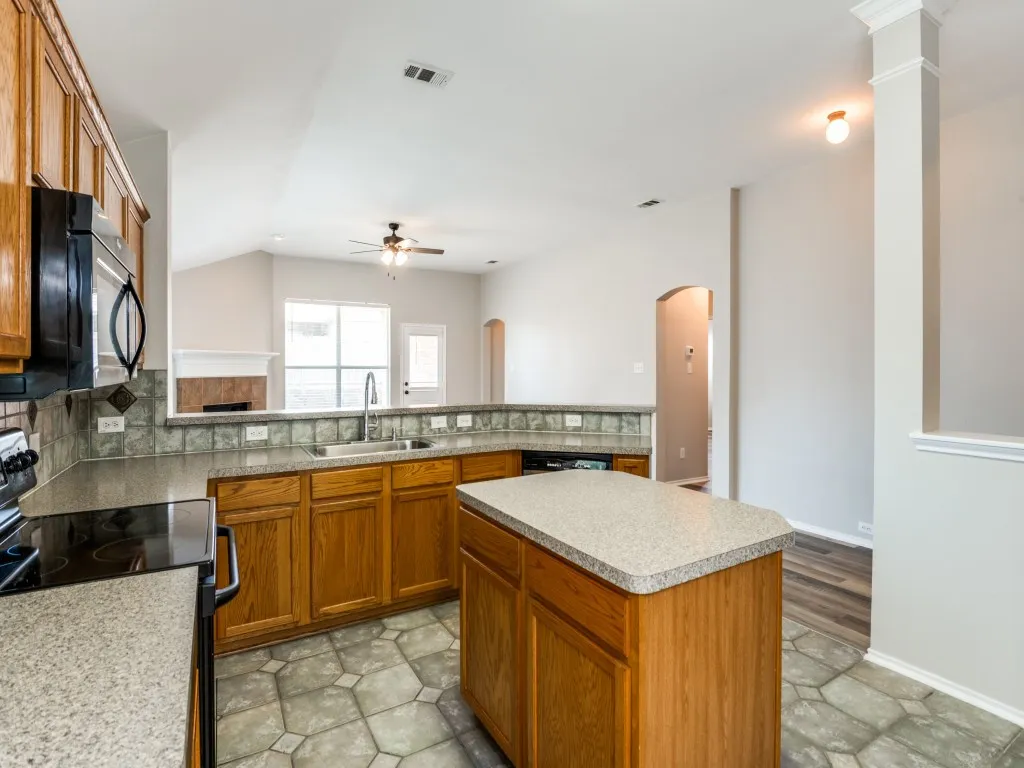 Single Family Residence For Rent in Collin County , 6817 Columbia Falls Drive, Mc Kinney, Texas 75070, 3 Bedrooms, 2 Bathrooms, 2 Garage spaces, 1,854 Sqft, built in 2003, Price $2,300, mls#21125688, Real Estate Agent in Mc Kinney, Homes For Rent in Collin county, Homes For Rent in Mc Kinney, Realtor in Mc Kinney Texas, Real Estate Brokerage Independent Realty Texas, Luminita Cordes Realtor