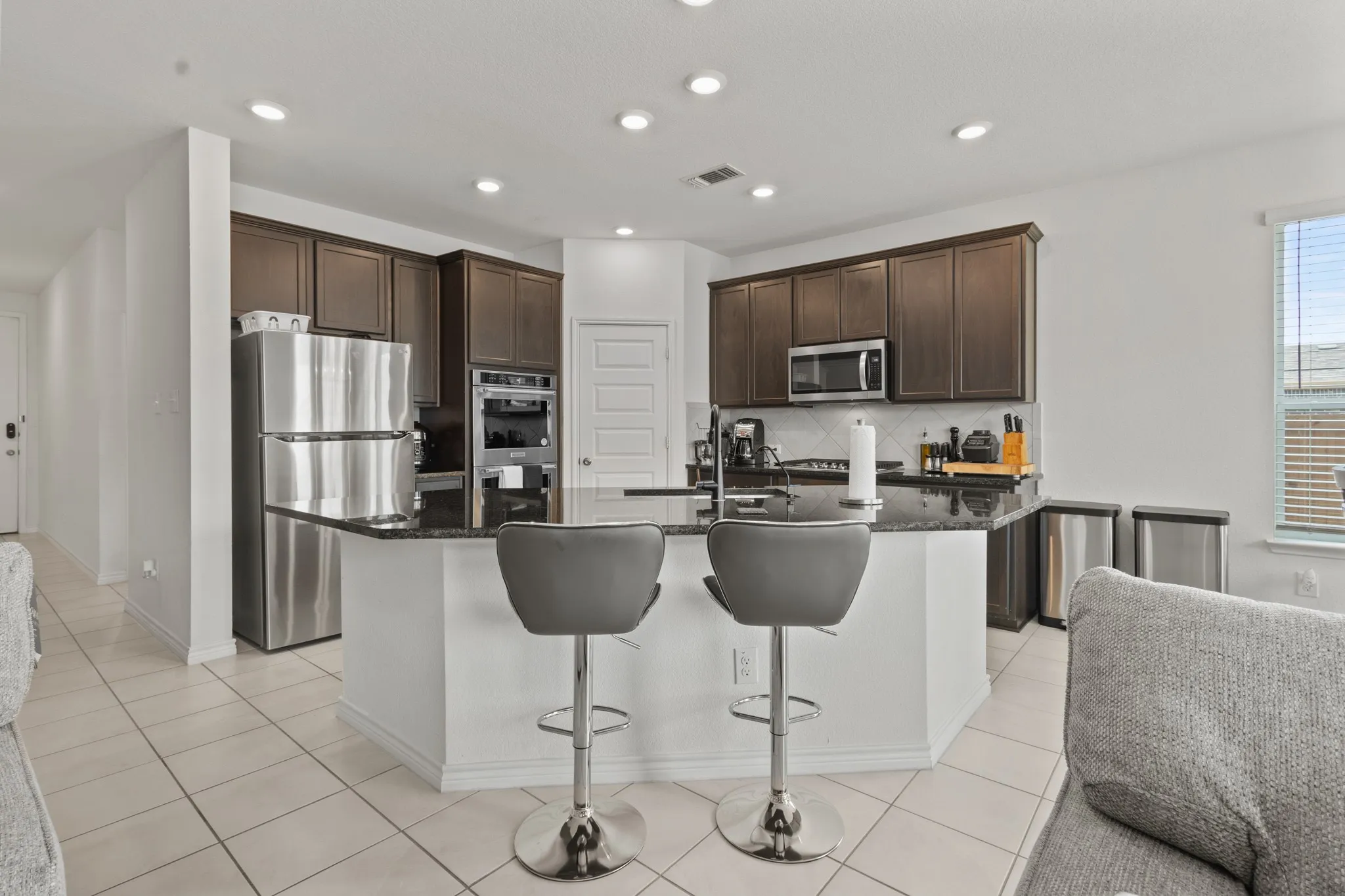 Single Family Residence For Rent in Denton County , 925 West Drive, Aubrey, Texas 76227, 5 Bedrooms, 3 Bathrooms, 2 Garage spaces, 2,981 Sqft, built in 2022, Preowned, Price $3,950, mls#21127415, Real Estate Agent in Aubrey, Homes For Rent in Denton county, Homes For Rent in Aubrey, Realtor in Aubrey Texas, Real Estate Brokerage Independent Realty Texas, Luminita Cordes Realtor