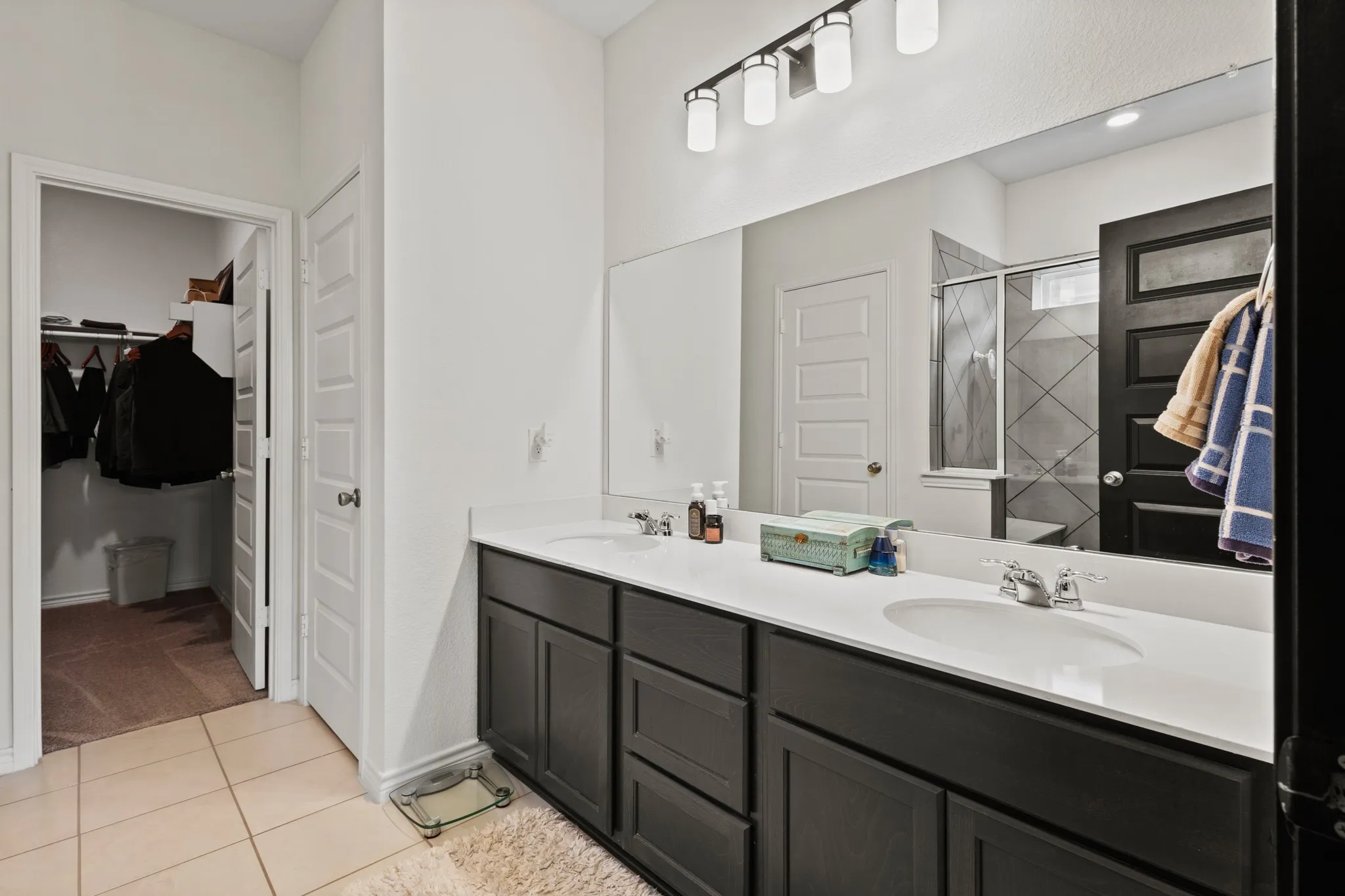 Single Family Residence For Rent in Denton County , 925 West Drive, Aubrey, Texas 76227, 5 Bedrooms, 3 Bathrooms, 2 Garage spaces, 2,981 Sqft, built in 2022, Preowned, Price $3,950, mls#21127415, Real Estate Agent in Aubrey, Homes For Rent in Denton county, Homes For Rent in Aubrey, Realtor in Aubrey Texas, Real Estate Brokerage Independent Realty Texas, Luminita Cordes Realtor