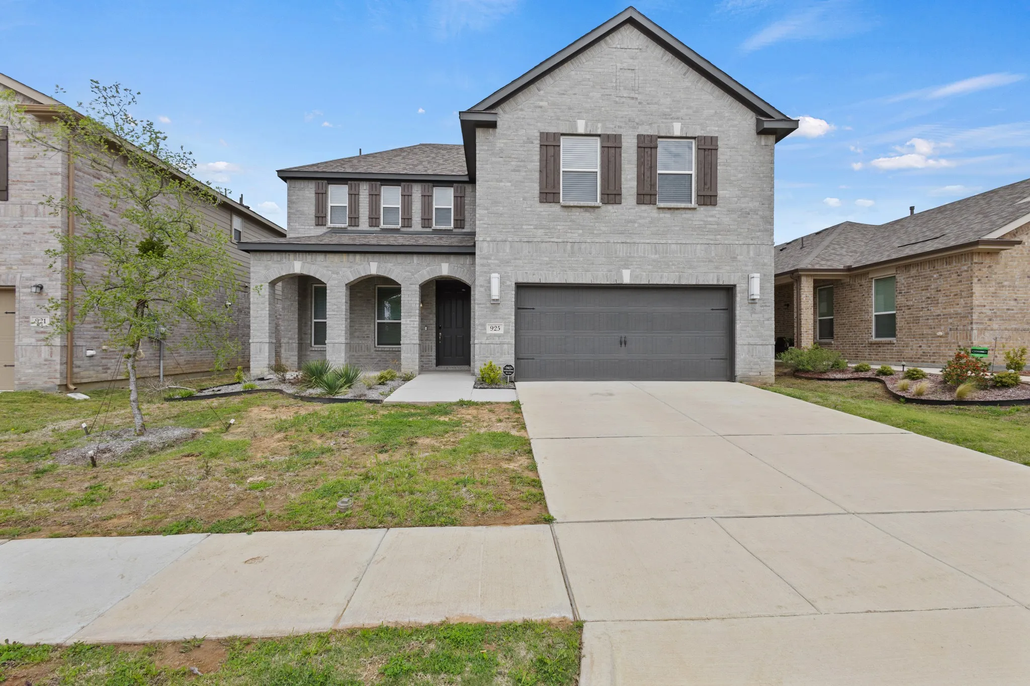 Single Family Residence For Rent in Denton County , 925 West Drive, Aubrey, Texas 76227, 5 Bedrooms, 3 Bathrooms, 2 Garage spaces, 2,981 Sqft, built in 2022, Preowned, Price $3,950, mls#21127415, Real Estate Agent in Aubrey, Homes For Rent in Denton county, Homes For Rent in Aubrey, Realtor in Aubrey Texas, Real Estate Brokerage Independent Realty Texas, Luminita Cordes Realtor