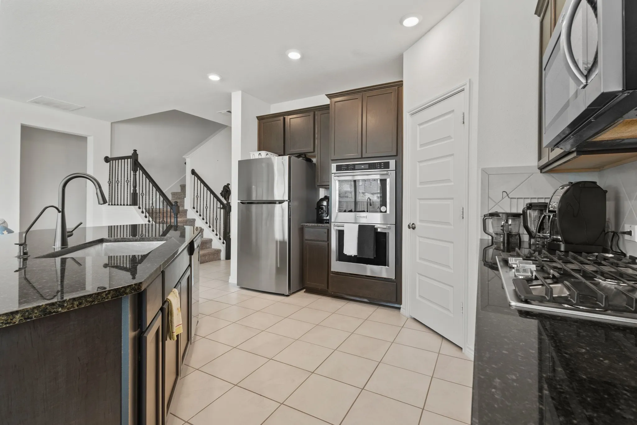 Single Family Residence For Rent in Denton County , 925 West Drive, Aubrey, Texas 76227, 5 Bedrooms, 3 Bathrooms, 2 Garage spaces, 2,981 Sqft, built in 2022, Preowned, Price $3,950, mls#21127415, Real Estate Agent in Aubrey, Homes For Rent in Denton county, Homes For Rent in Aubrey, Realtor in Aubrey Texas, Real Estate Brokerage Independent Realty Texas, Luminita Cordes Realtor
