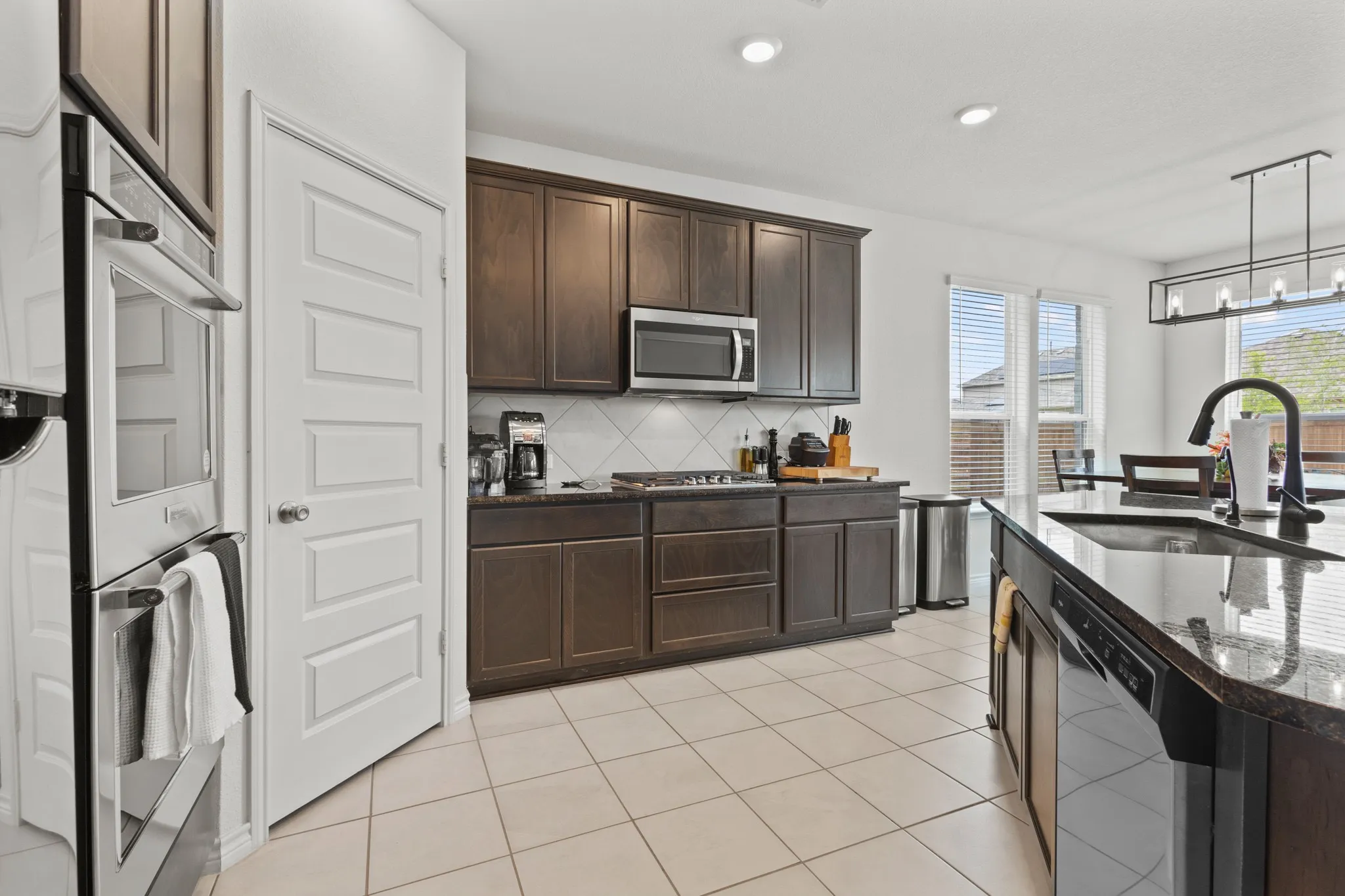 Single Family Residence For Rent in Denton County , 925 West Drive, Aubrey, Texas 76227, 5 Bedrooms, 3 Bathrooms, 2 Garage spaces, 2,981 Sqft, built in 2022, Preowned, Price $3,950, mls#21127415, Real Estate Agent in Aubrey, Homes For Rent in Denton county, Homes For Rent in Aubrey, Realtor in Aubrey Texas, Real Estate Brokerage Independent Realty Texas, Luminita Cordes Realtor