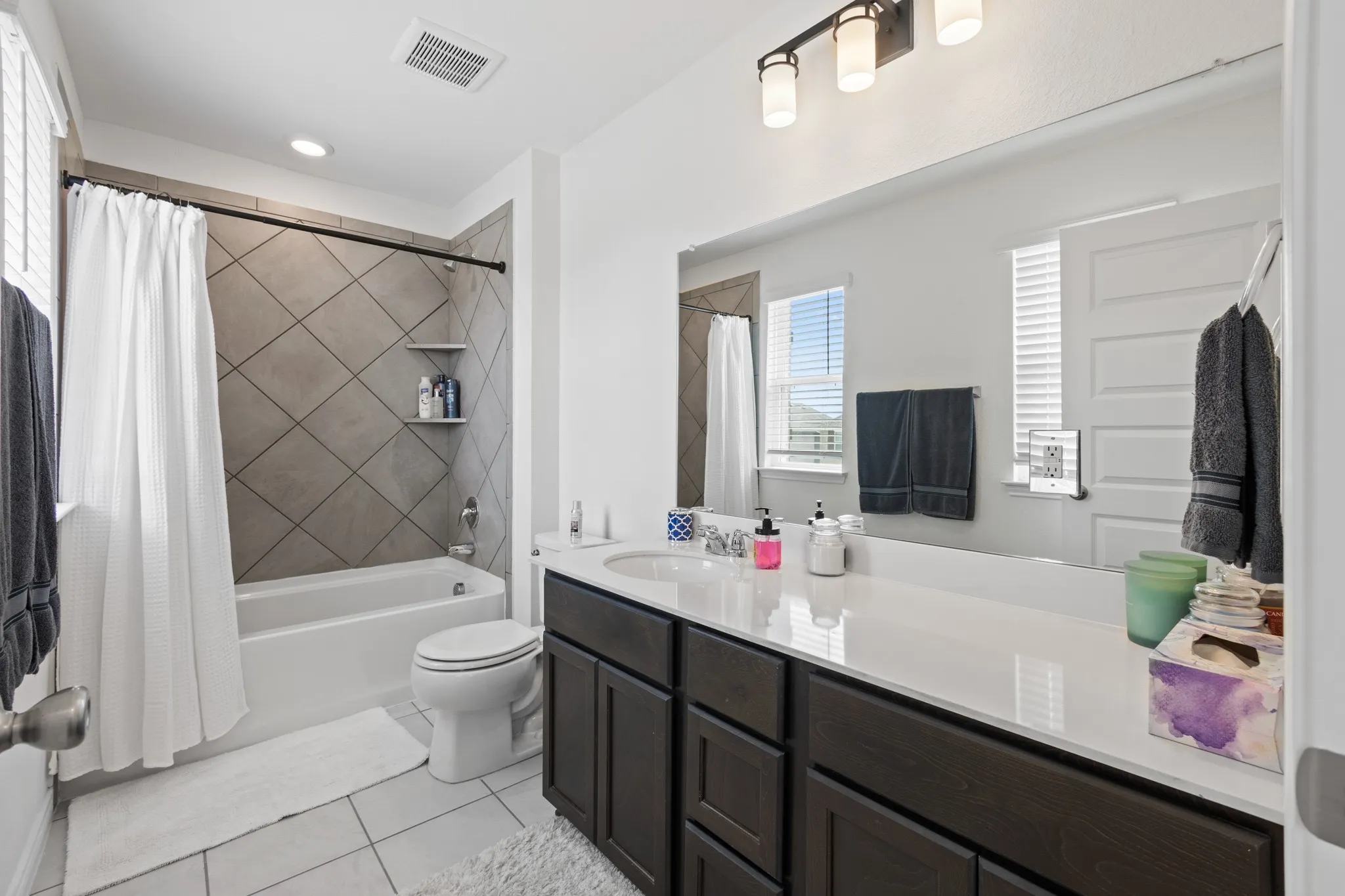 Single Family Residence For Rent in Denton County , 925 West Drive, Aubrey, Texas 76227, 5 Bedrooms, 3 Bathrooms, 2 Garage spaces, 2,981 Sqft, built in 2022, Preowned, Price $3,950, mls#21127415, Real Estate Agent in Aubrey, Homes For Rent in Denton county, Homes For Rent in Aubrey, Realtor in Aubrey Texas, Real Estate Brokerage Independent Realty Texas, Luminita Cordes Realtor