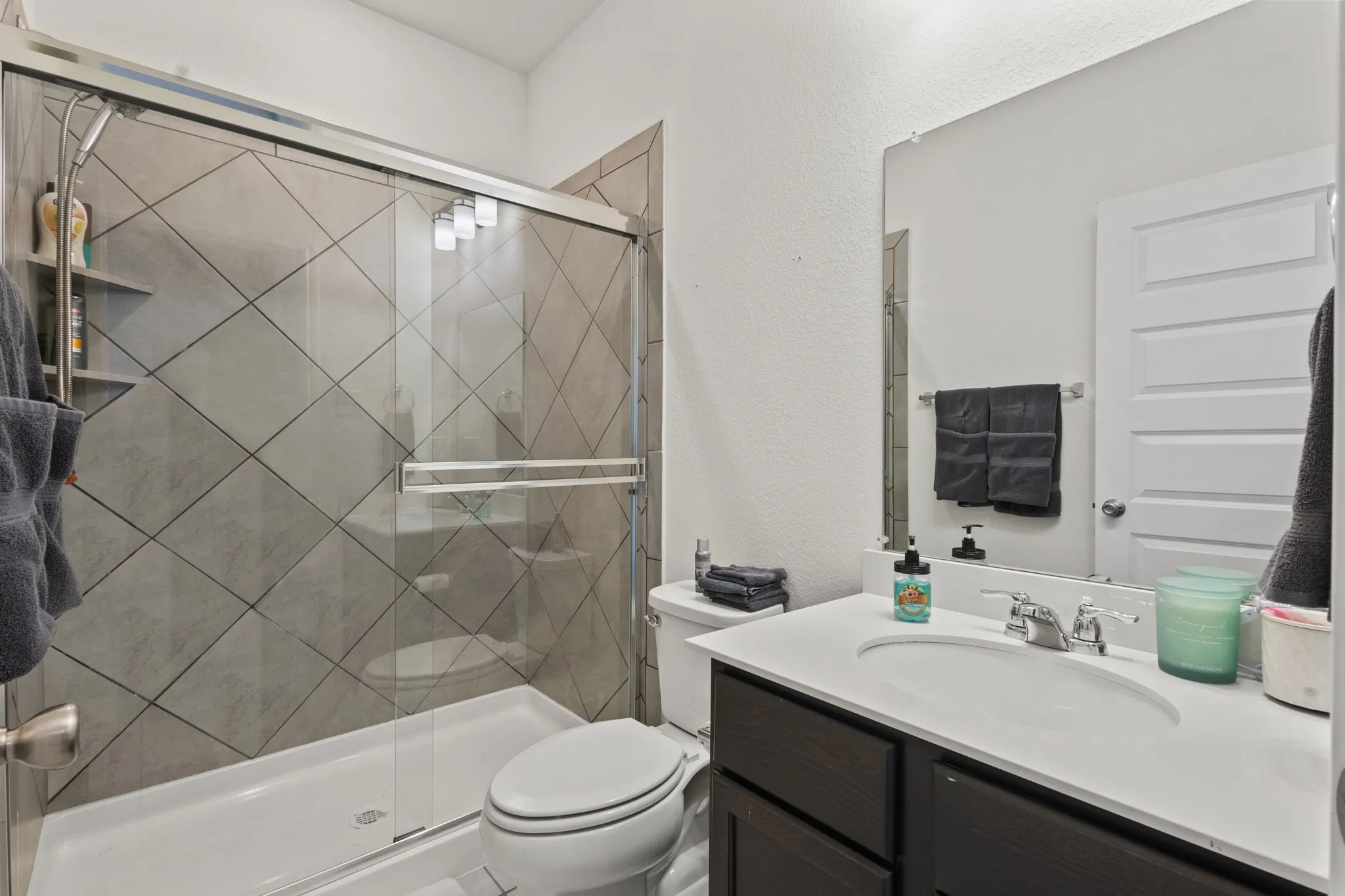 Single Family Residence For Rent in Denton County , 925 West Drive, Aubrey, Texas 76227, 5 Bedrooms, 3 Bathrooms, 2 Garage spaces, 2,981 Sqft, built in 2022, Preowned, Price $3,950, mls#21127415, Real Estate Agent in Aubrey, Homes For Rent in Denton county, Homes For Rent in Aubrey, Realtor in Aubrey Texas, Real Estate Brokerage Independent Realty Texas, Luminita Cordes Realtor