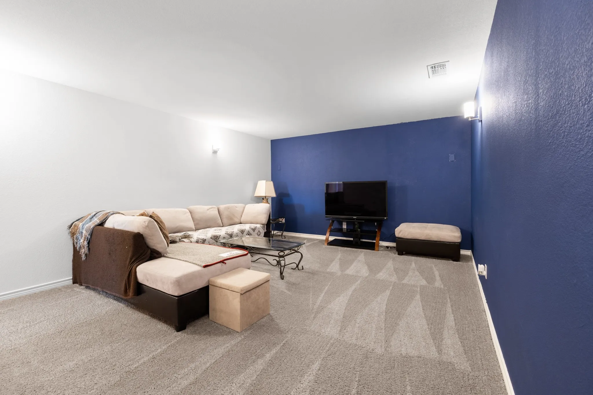 Single Family Residence For Rent in Denton County , 925 West Drive, Aubrey, Texas 76227, 5 Bedrooms, 3 Bathrooms, 2 Garage spaces, 2,981 Sqft, built in 2022, Preowned, Price $3,950, mls#21127415, Real Estate Agent in Aubrey, Homes For Rent in Denton county, Homes For Rent in Aubrey, Realtor in Aubrey Texas, Real Estate Brokerage Independent Realty Texas, Luminita Cordes Realtor