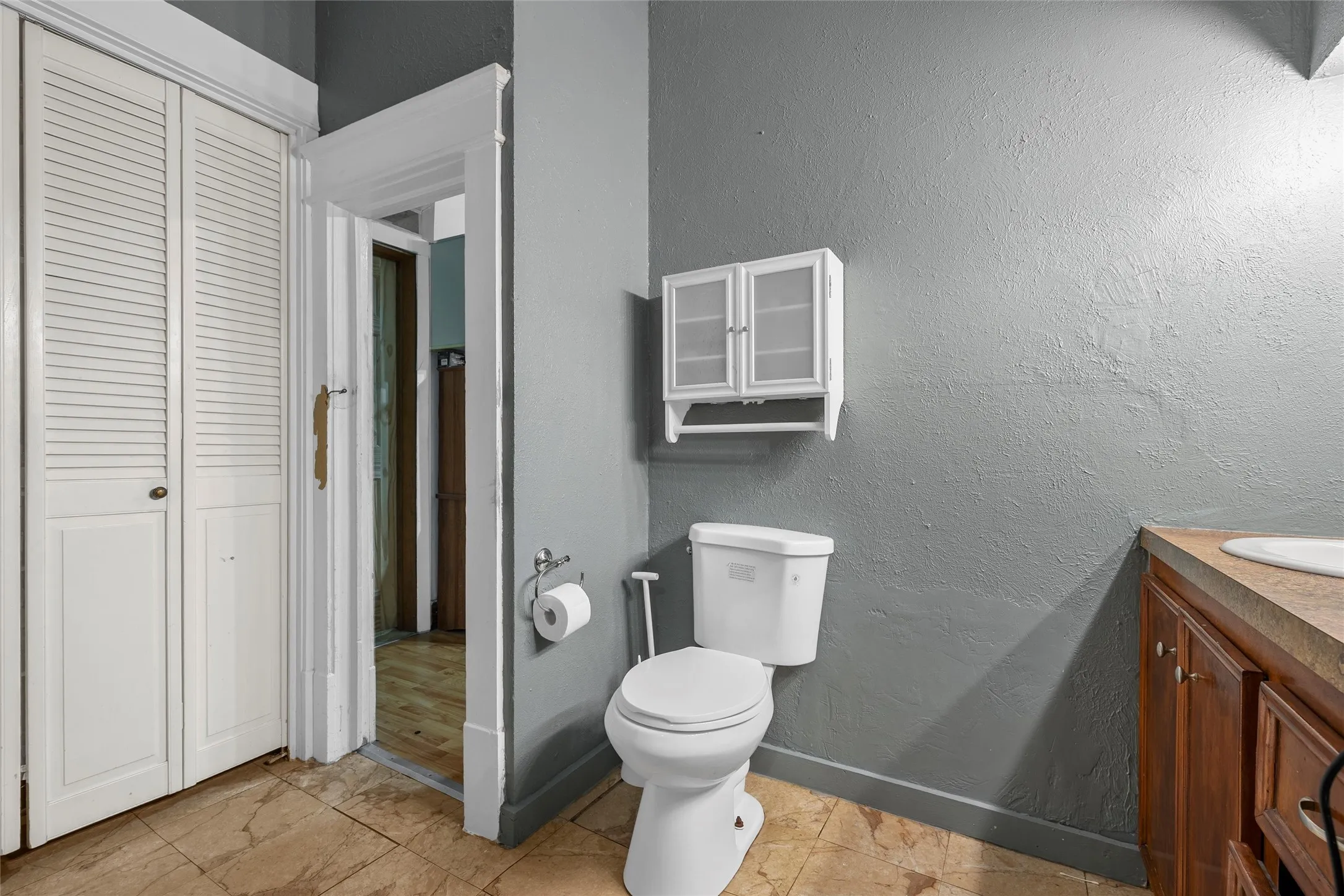 Single Family Residence For Sale in Bosque County , 306 S Cleveland, Meridian, Texas 76665, 4 Bedroom, 2 Bathroom, 2 Garage spaces, 2,328 Sqft, built in 1930, mls#21123563, Real Estate Agent in Meridian, Homes For Sale in Bosque county, Homes For Sale in Meridian, Realtor in Meridian Texas, Real Estate Brokerage Independent Realty Texas, Luminita Cordes Realtor