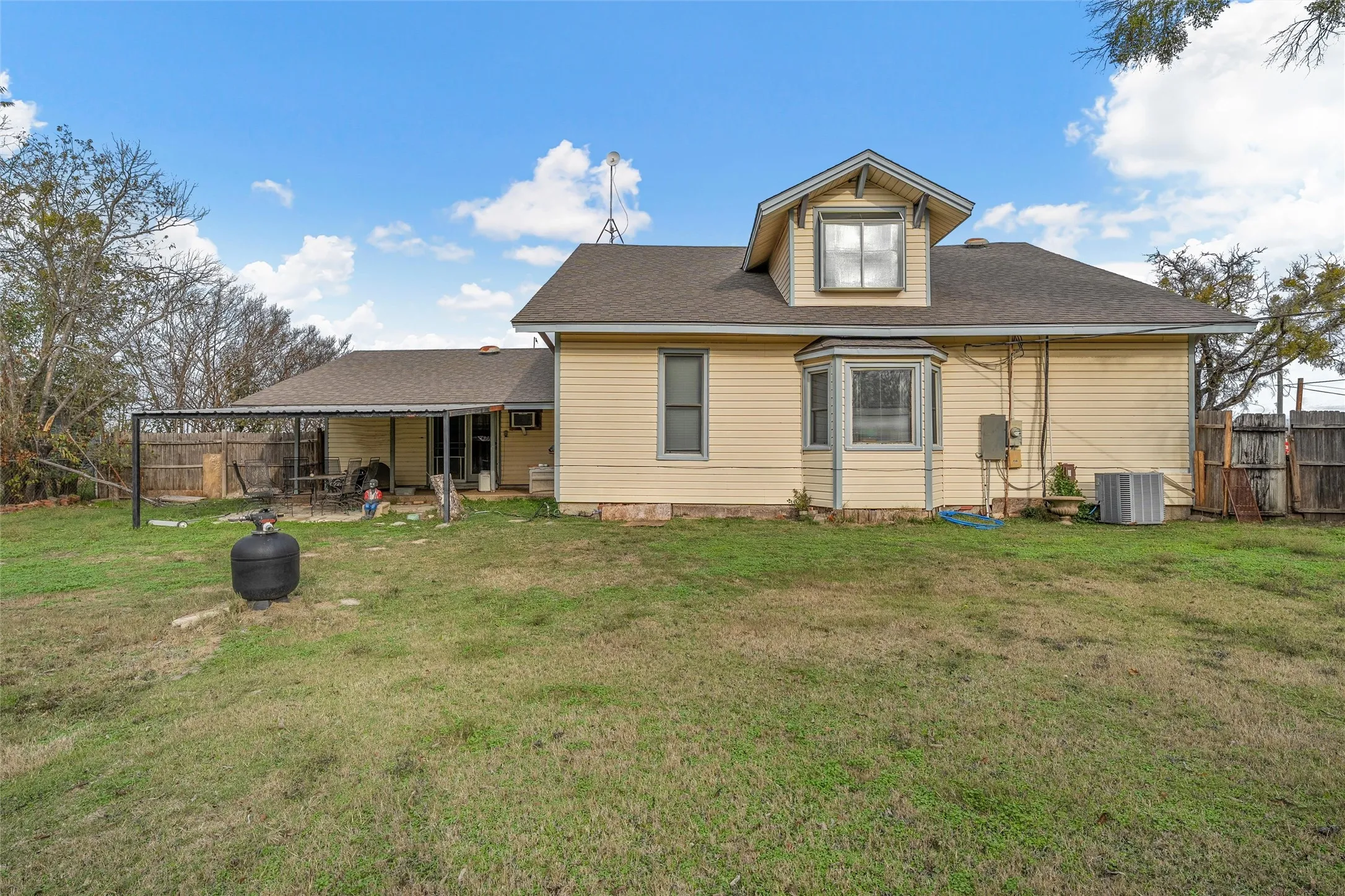 Single Family Residence For Sale in Bosque County , 306 S Cleveland, Meridian, Texas 76665, 4 Bedroom, 2 Bathroom, 2 Garage spaces, 2,328 Sqft, built in 1930, mls#21123563, Real Estate Agent in Meridian, Homes For Sale in Bosque county, Homes For Sale in Meridian, Realtor in Meridian Texas, Real Estate Brokerage Independent Realty Texas, Luminita Cordes Realtor