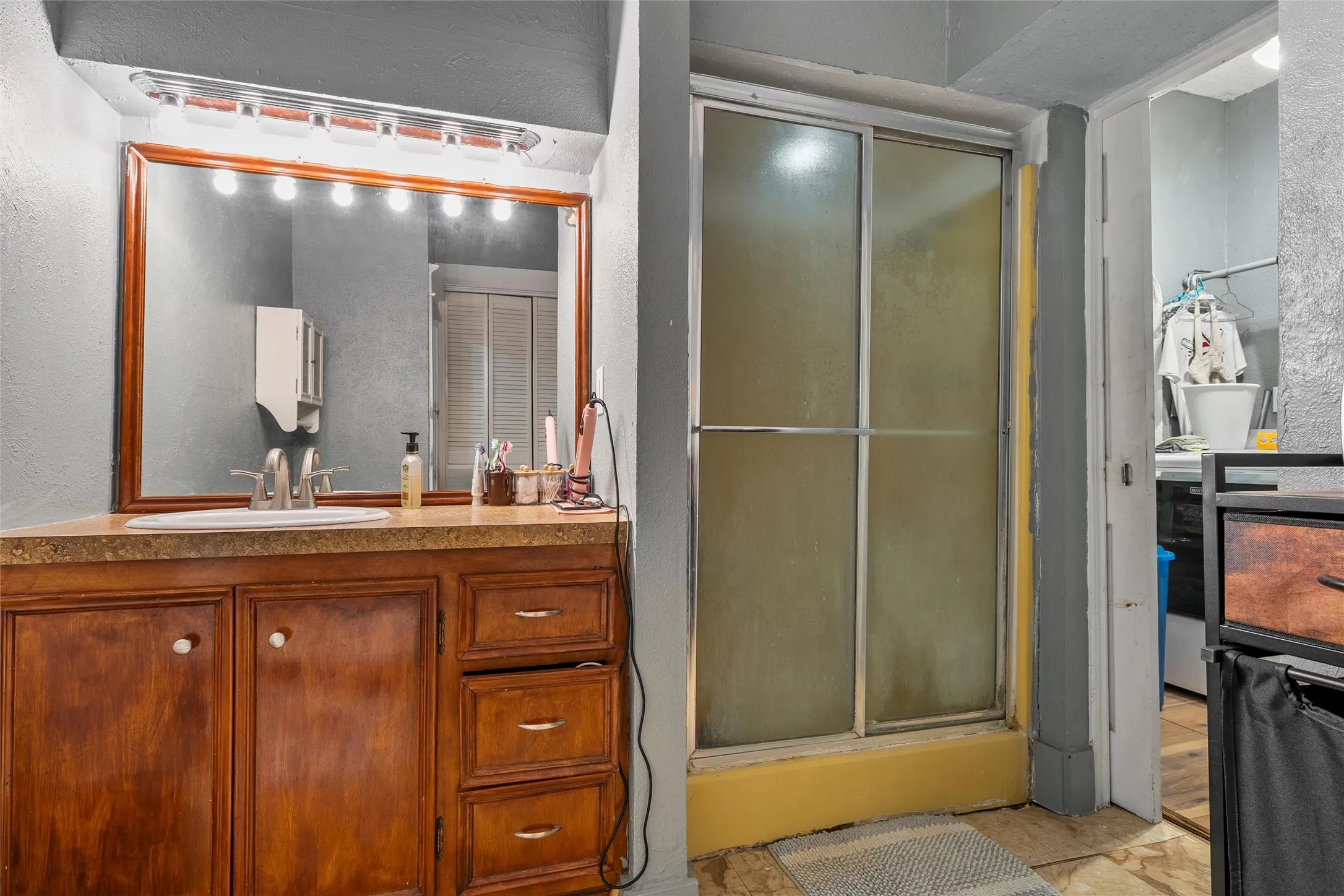 Single Family Residence For Sale in Bosque County , 306 S Cleveland, Meridian, Texas 76665, 4 Bedroom, 2 Bathroom, 2 Garage spaces, 2,328 Sqft, built in 1930, mls#21123563, Real Estate Agent in Meridian, Homes For Sale in Bosque county, Homes For Sale in Meridian, Realtor in Meridian Texas, Real Estate Brokerage Independent Realty Texas, Luminita Cordes Realtor