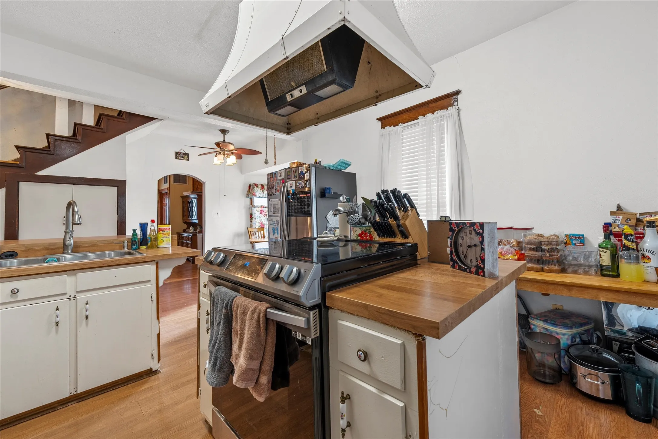 Single Family Residence For Sale in Bosque County , 306 S Cleveland, Meridian, Texas 76665, 4 Bedroom, 2 Bathroom, 2 Garage spaces, 2,328 Sqft, built in 1930, mls#21123563, Real Estate Agent in Meridian, Homes For Sale in Bosque county, Homes For Sale in Meridian, Realtor in Meridian Texas, Real Estate Brokerage Independent Realty Texas, Luminita Cordes Realtor