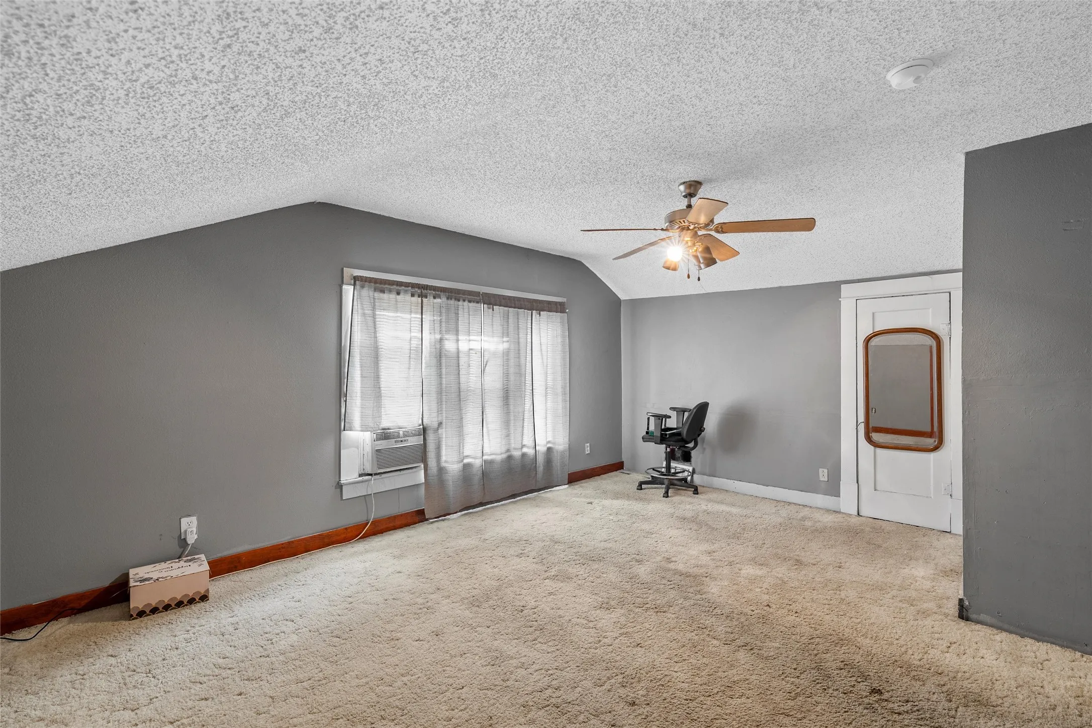 Single Family Residence For Sale in Bosque County , 306 S Cleveland, Meridian, Texas 76665, 4 Bedroom, 2 Bathroom, 2 Garage spaces, 2,328 Sqft, built in 1930, mls#21123563, Real Estate Agent in Meridian, Homes For Sale in Bosque county, Homes For Sale in Meridian, Realtor in Meridian Texas, Real Estate Brokerage Independent Realty Texas, Luminita Cordes Realtor