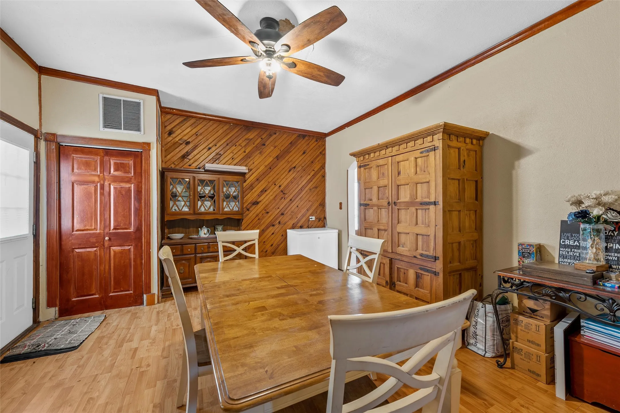 Single Family Residence For Sale in Bosque County , 306 S Cleveland, Meridian, Texas 76665, 4 Bedroom, 2 Bathroom, 2 Garage spaces, 2,328 Sqft, built in 1930, mls#21123563, Real Estate Agent in Meridian, Homes For Sale in Bosque county, Homes For Sale in Meridian, Realtor in Meridian Texas, Real Estate Brokerage Independent Realty Texas, Luminita Cordes Realtor