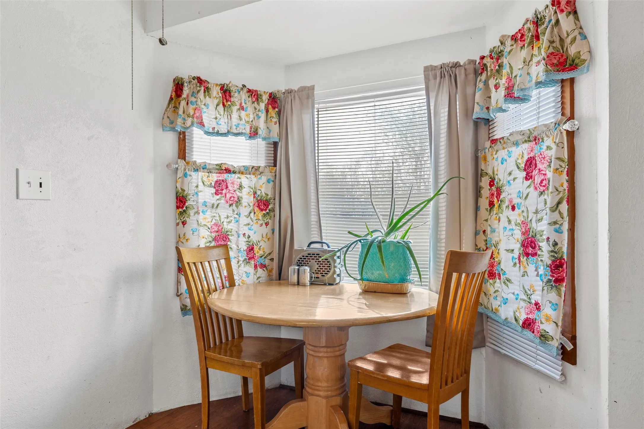 Single Family Residence For Sale in Bosque County , 306 S Cleveland, Meridian, Texas 76665, 4 Bedroom, 2 Bathroom, 2 Garage spaces, 2,328 Sqft, built in 1930, mls#21123563, Real Estate Agent in Meridian, Homes For Sale in Bosque county, Homes For Sale in Meridian, Realtor in Meridian Texas, Real Estate Brokerage Independent Realty Texas, Luminita Cordes Realtor