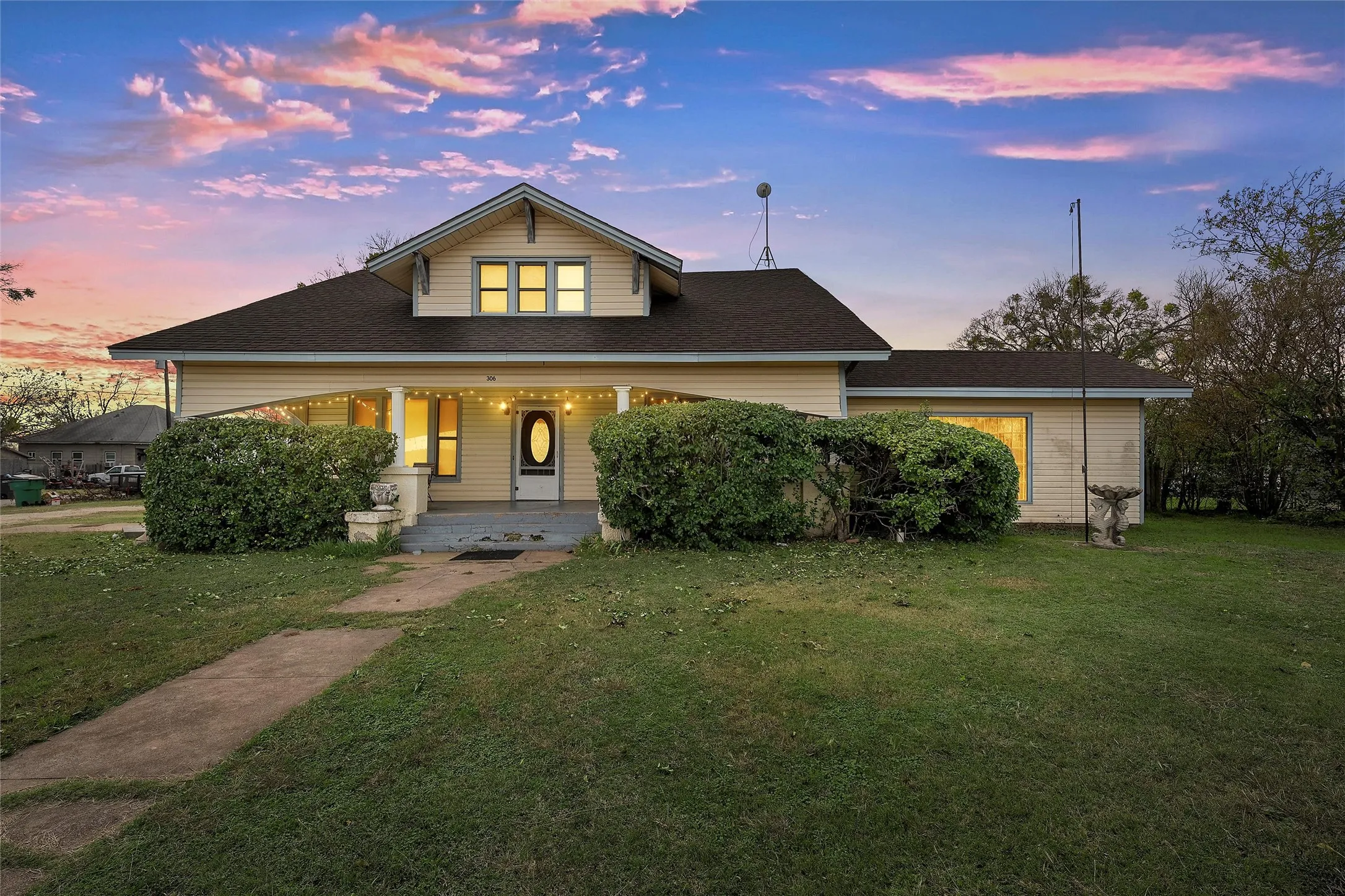 Single Family Residence For Sale in Bosque County , 306 S Cleveland, Meridian, Texas 76665, 4 Bedroom, 2 Bathroom, 2 Garage spaces, 2,328 Sqft, built in 1930, mls#21123563, Real Estate Agent in Meridian, Homes For Sale in Bosque county, Homes For Sale in Meridian, Realtor in Meridian Texas, Real Estate Brokerage Independent Realty Texas, Luminita Cordes Realtor