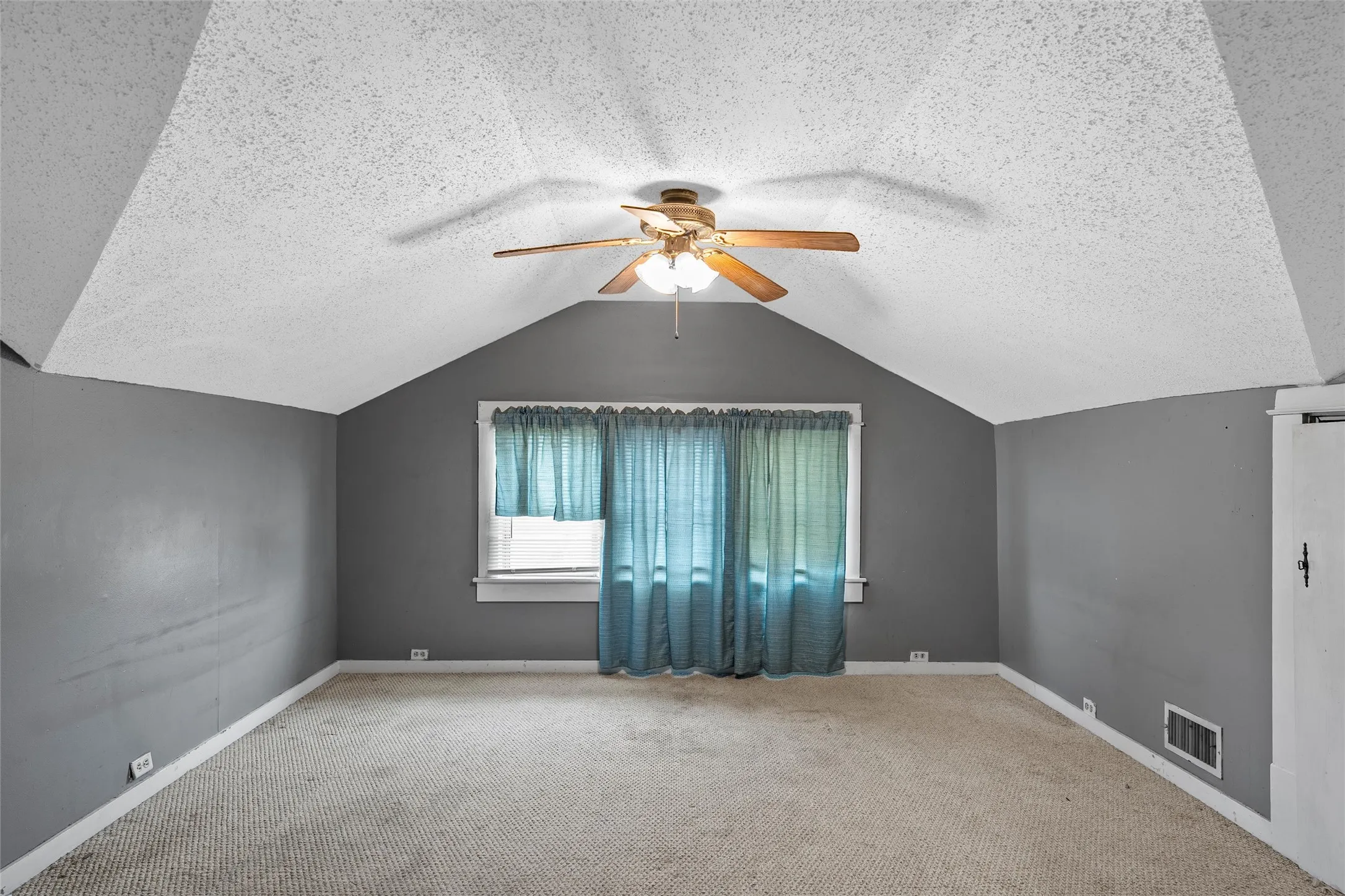 Single Family Residence For Sale in Bosque County , 306 S Cleveland, Meridian, Texas 76665, 4 Bedroom, 2 Bathroom, 2 Garage spaces, 2,328 Sqft, built in 1930, mls#21123563, Real Estate Agent in Meridian, Homes For Sale in Bosque county, Homes For Sale in Meridian, Realtor in Meridian Texas, Real Estate Brokerage Independent Realty Texas, Luminita Cordes Realtor