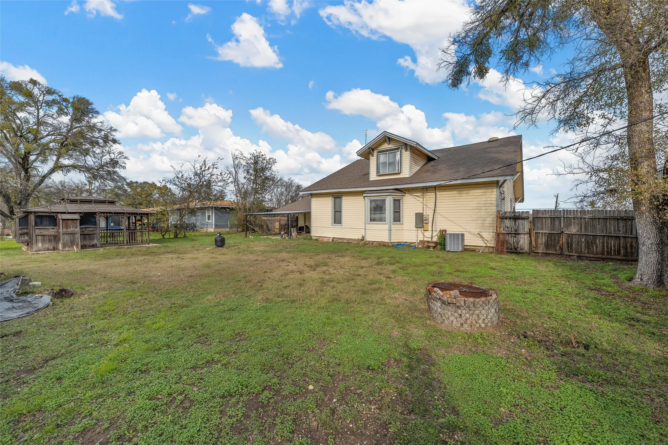 Single Family Residence For Sale in Bosque County , 306 S Cleveland, Meridian, Texas 76665, 4 Bedroom, 2 Bathroom, 2 Garage spaces, 2,328 Sqft, built in 1930, mls#21123563, Real Estate Agent in Meridian, Homes For Sale in Bosque county, Homes For Sale in Meridian, Realtor in Meridian Texas, Real Estate Brokerage Independent Realty Texas, Luminita Cordes Realtor