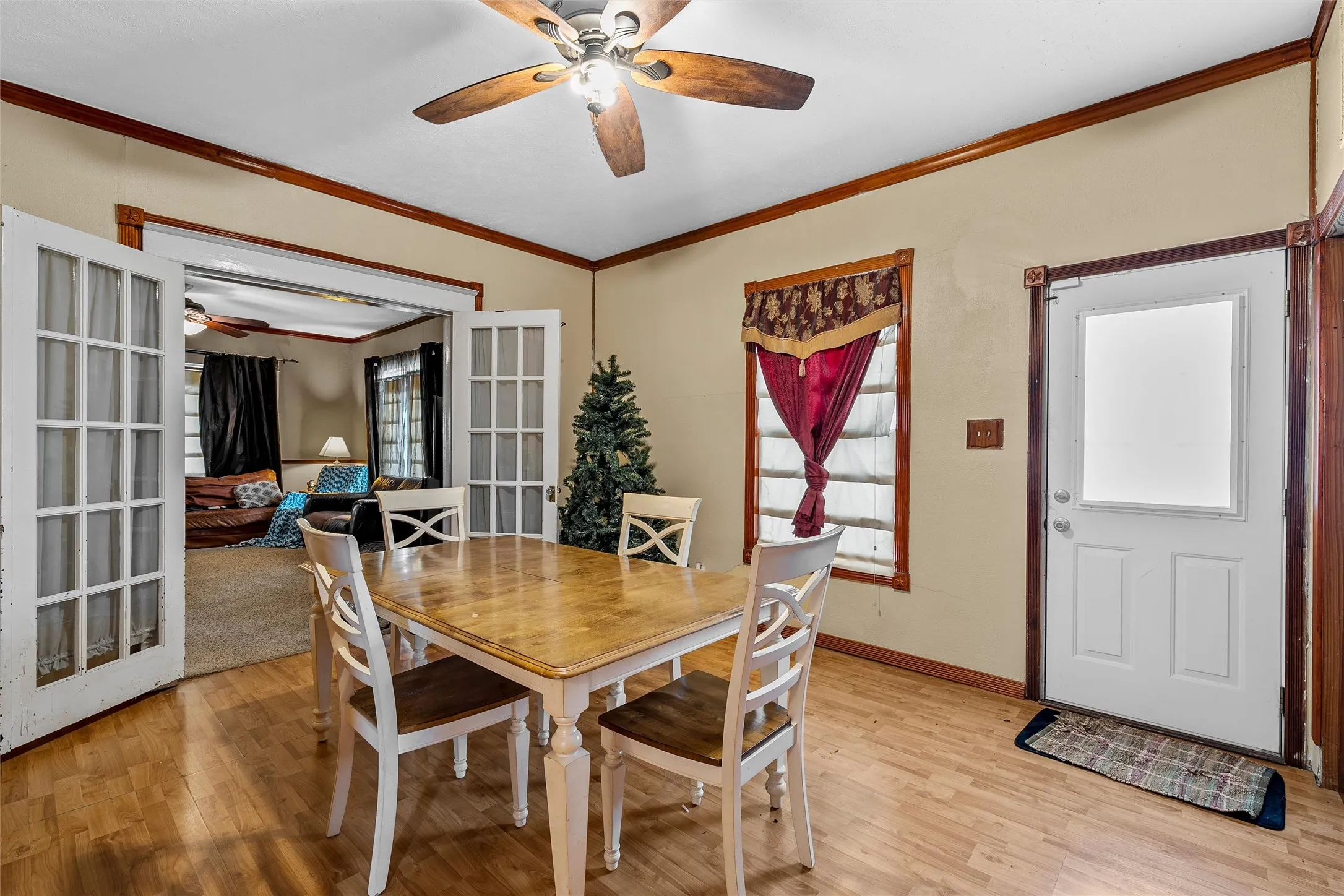 Single Family Residence For Sale in Bosque County , 306 S Cleveland, Meridian, Texas 76665, 4 Bedroom, 2 Bathroom, 2 Garage spaces, 2,328 Sqft, built in 1930, mls#21123563, Real Estate Agent in Meridian, Homes For Sale in Bosque county, Homes For Sale in Meridian, Realtor in Meridian Texas, Real Estate Brokerage Independent Realty Texas, Luminita Cordes Realtor