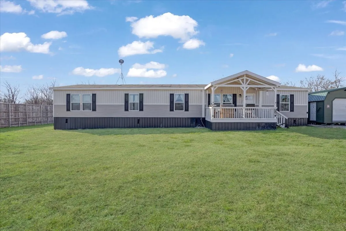 Manufactured Home For Sale in Hunt County , 5740 County Road 1091, Celeste, Texas 75423, 4 Bedrooms, 2 Bathrooms, Garage spaces, 2,432 Sqft, built in 2021, Preowned, Price $299,000, mls#21126764, Real Estate Agent in Celeste, Homes For Sale in Hunt county, Homes For Sale in Celeste, Realtor in Celeste Texas, Real Estate Brokerage Independent Realty Texas, Luminita Cordes Realtor